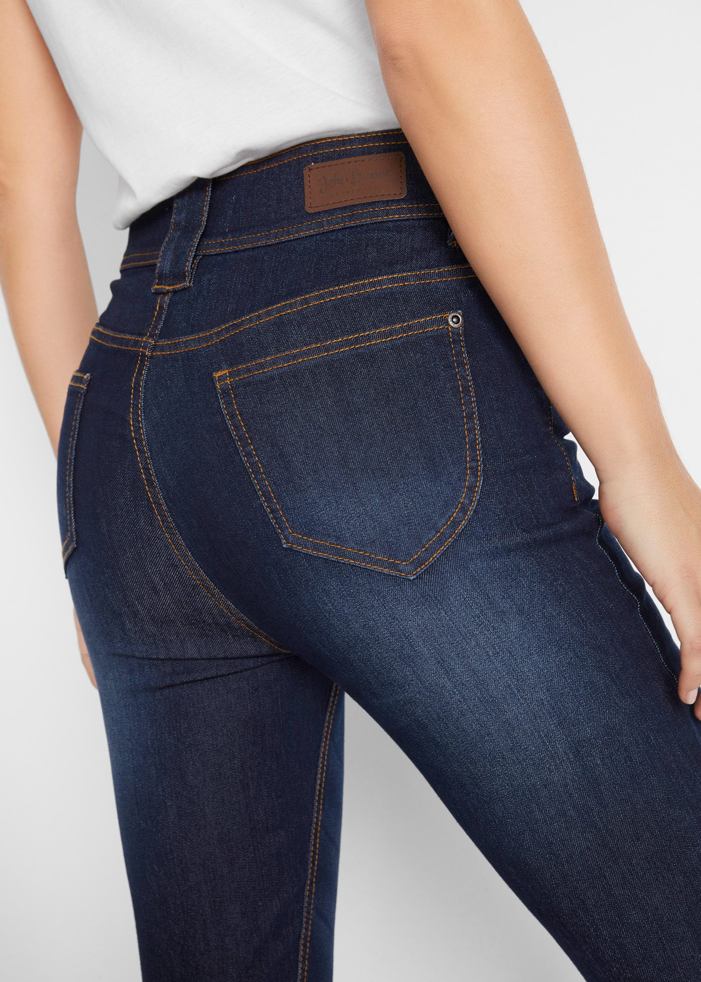 bonprix Slim-fit-Jeans Skinny fit Passform, mit Eingrifftaschen und Gesäßtaschen