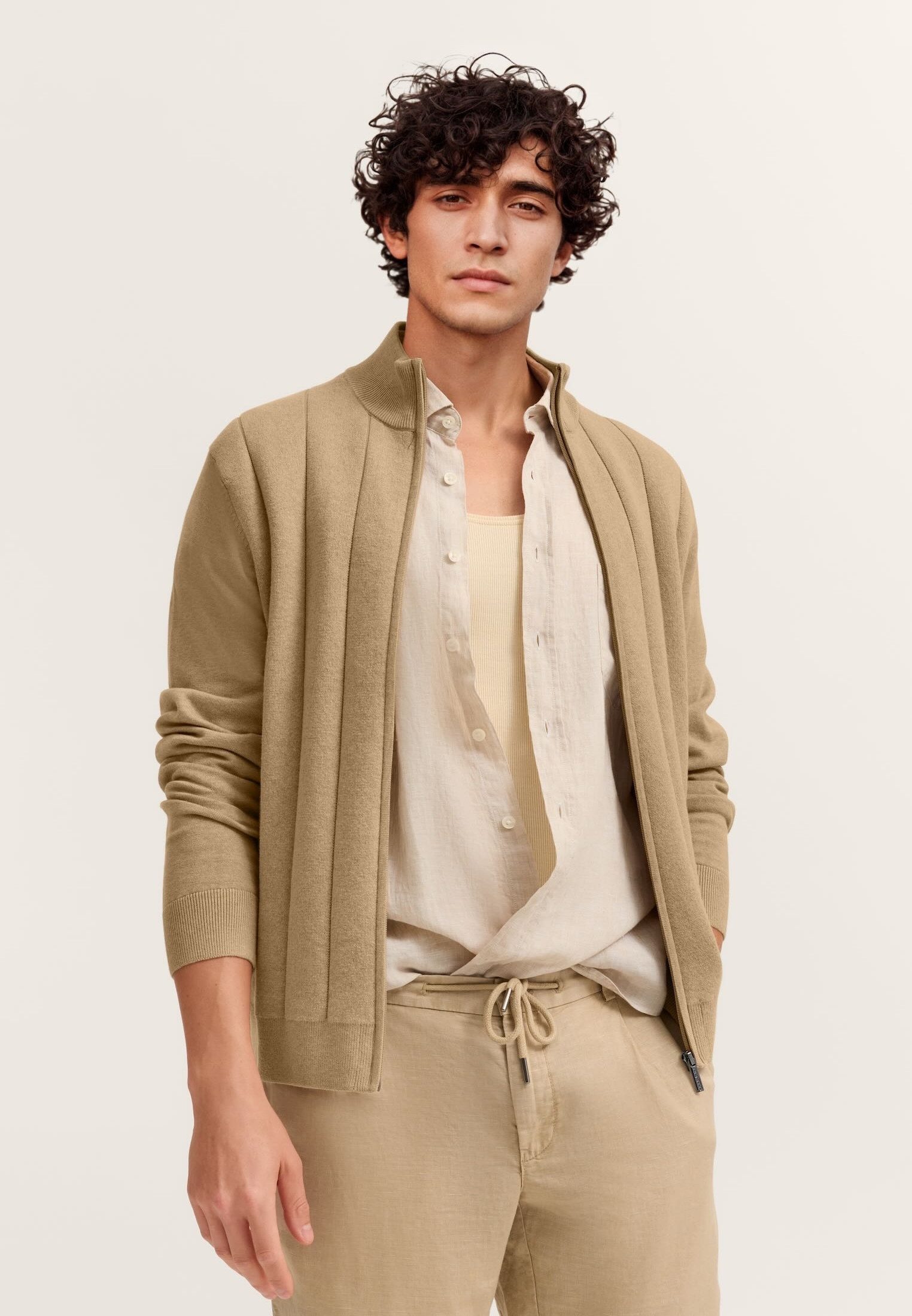 bugatti Strickjacke Regular Fit mit Streifen in 3D-Optik