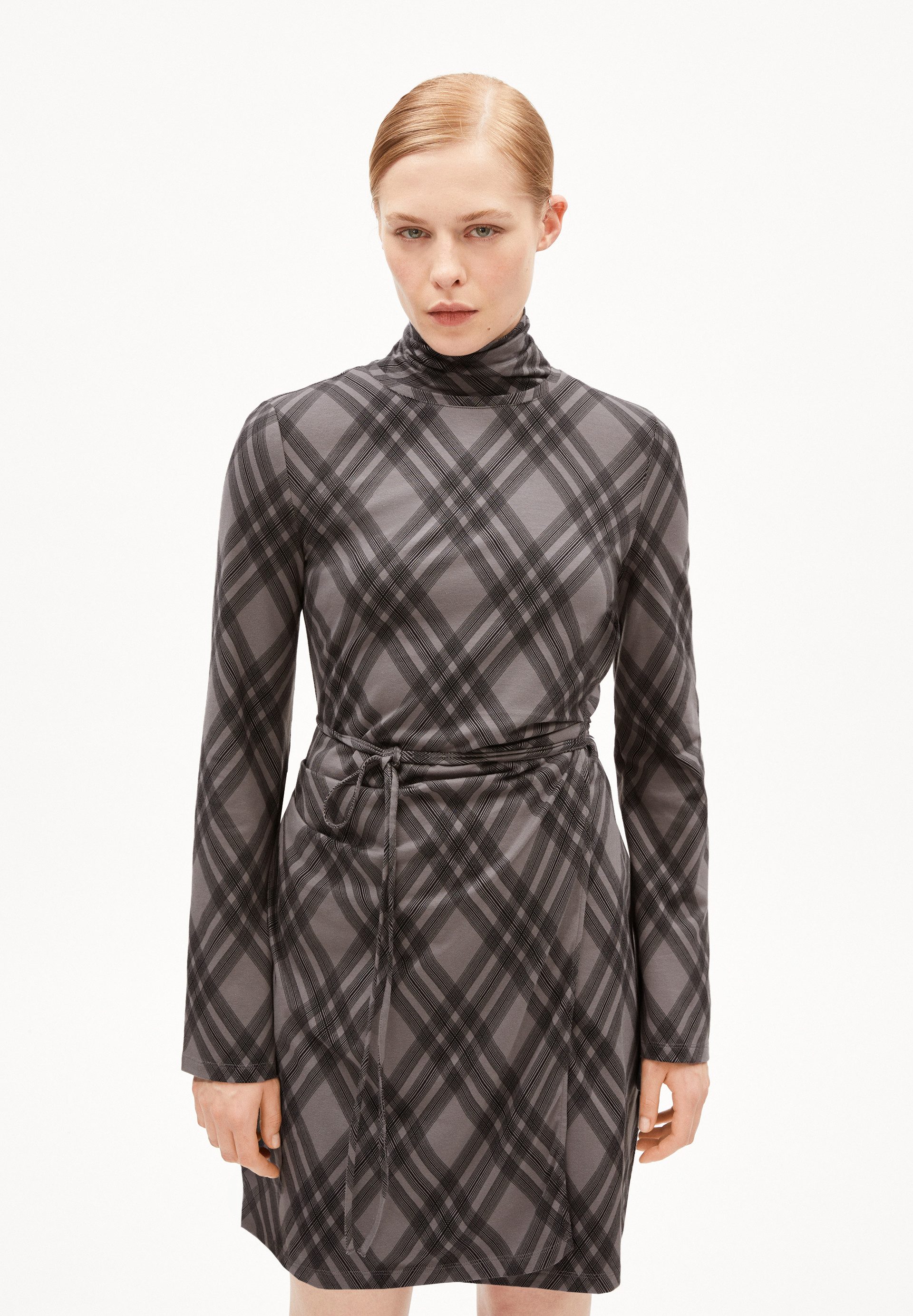Armedangels Maxikleid CEETAA ARGYLE Jerseykleid Slim Fit aus Bio-Baumwoll Mix