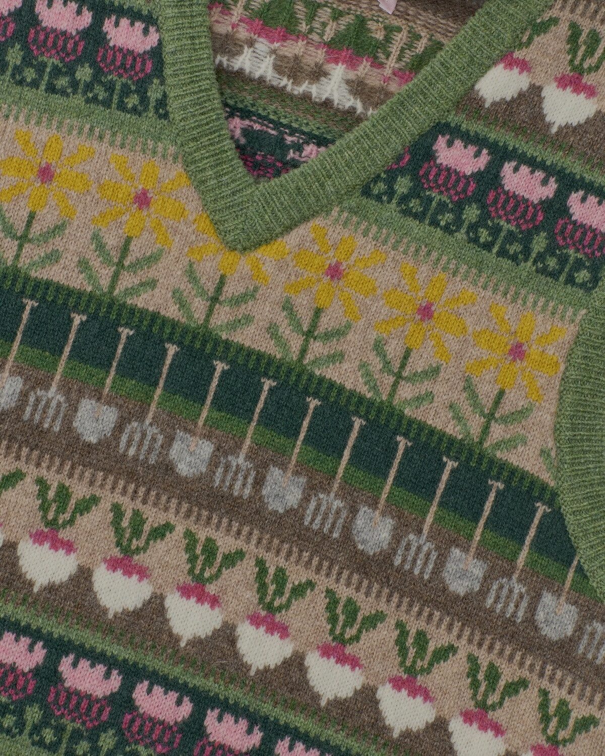 Brigitte von Schönfels Pullunder Jacquard-Pullunder mit Gartenmotiven
