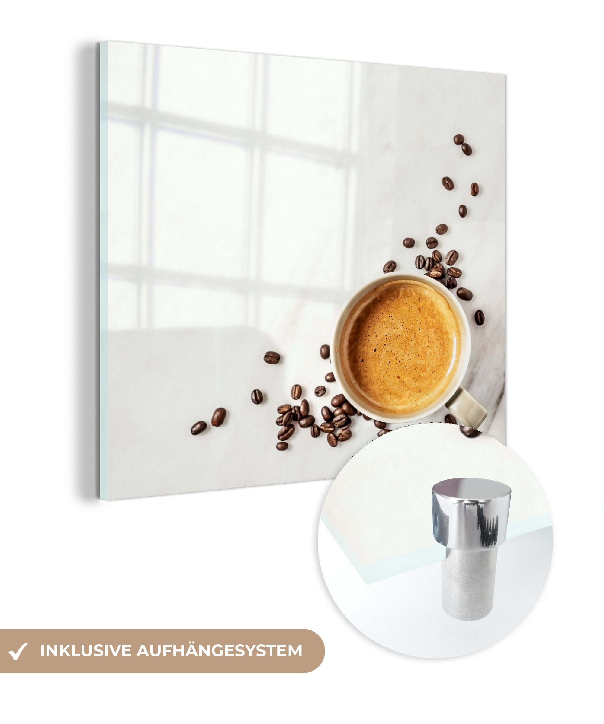 MuchoWow Acrylglasbild Eine Tasse Kaffee und Kaffeebohnen auf weißem, marmoriertem, (1 St), Glasbilder - Bilder auf Glas Wandbild - Foto auf Glas - Wanddekoration