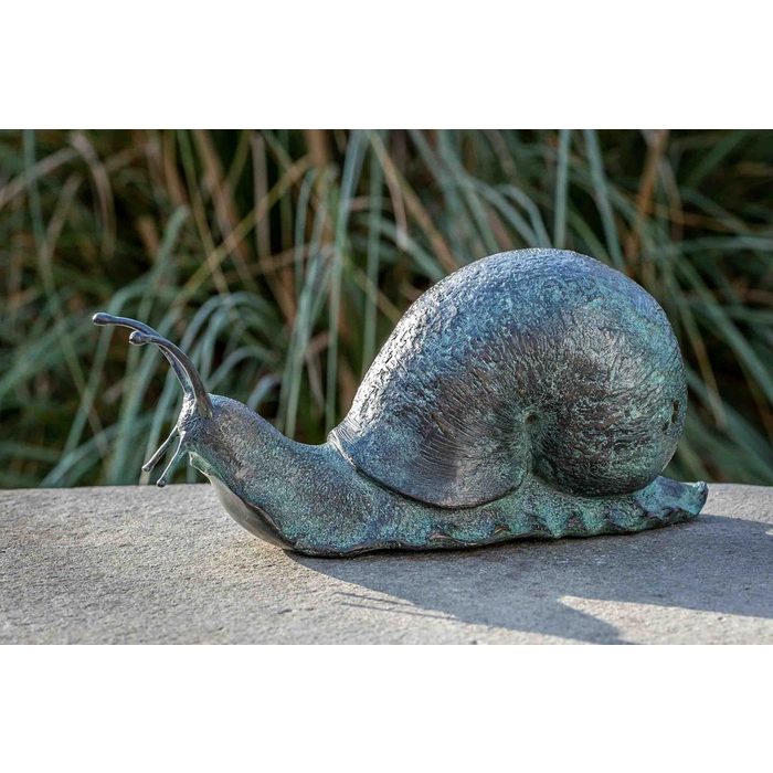 IDYL Gartenfigur IDYL Bronze-Skulptur Schnecke grün Bronze – sehr robust – Langlebig – witterungsbeständig gegen Frost Regen und UV-Strahlung. Die Modelle werden in Wachsausschmelzverfahren in Bronze gegossen und von Hand patiniert.