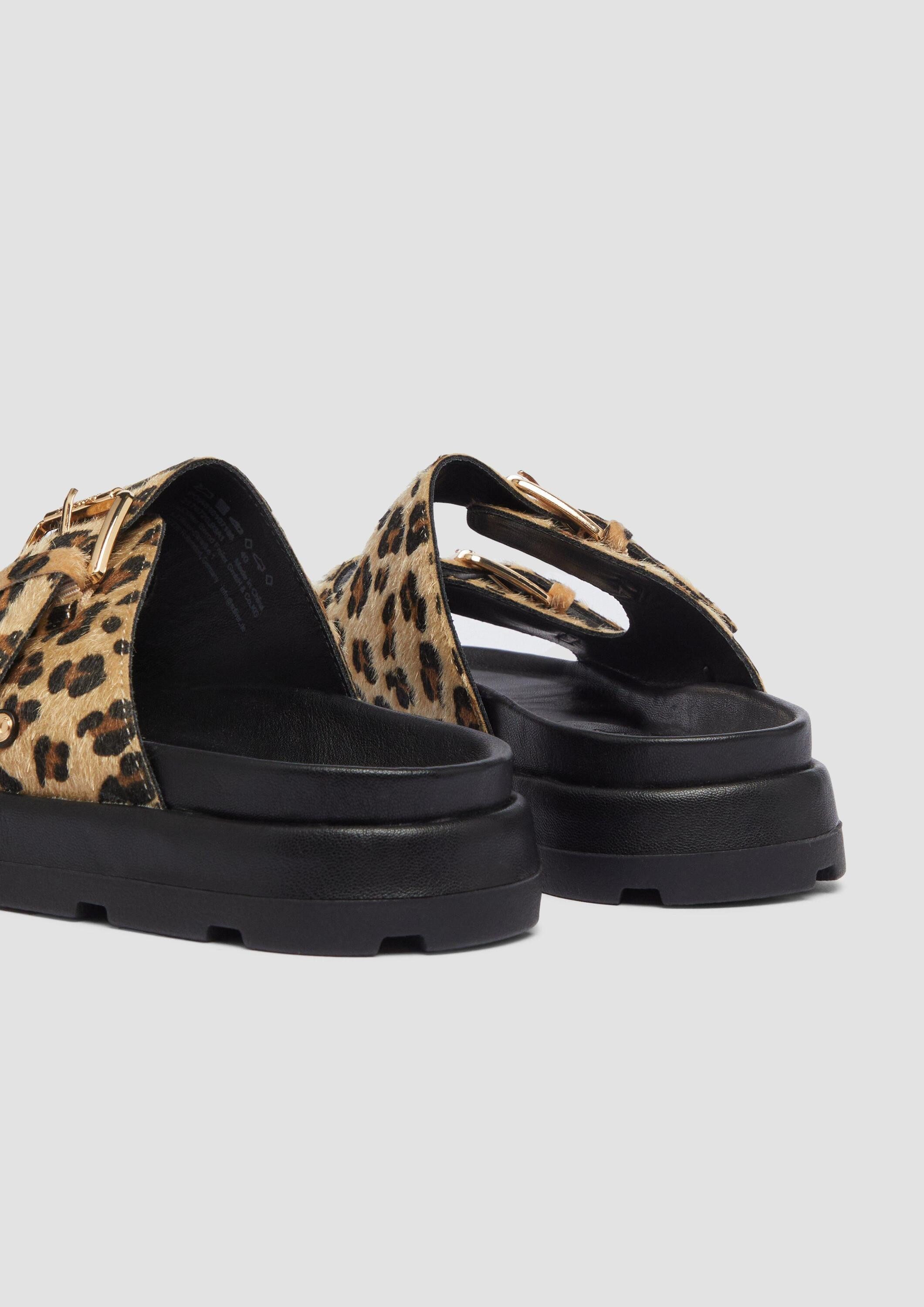 s.Oliver Pantoletten Sandale Sandalen mit Schmuckdetail und Leo-Print