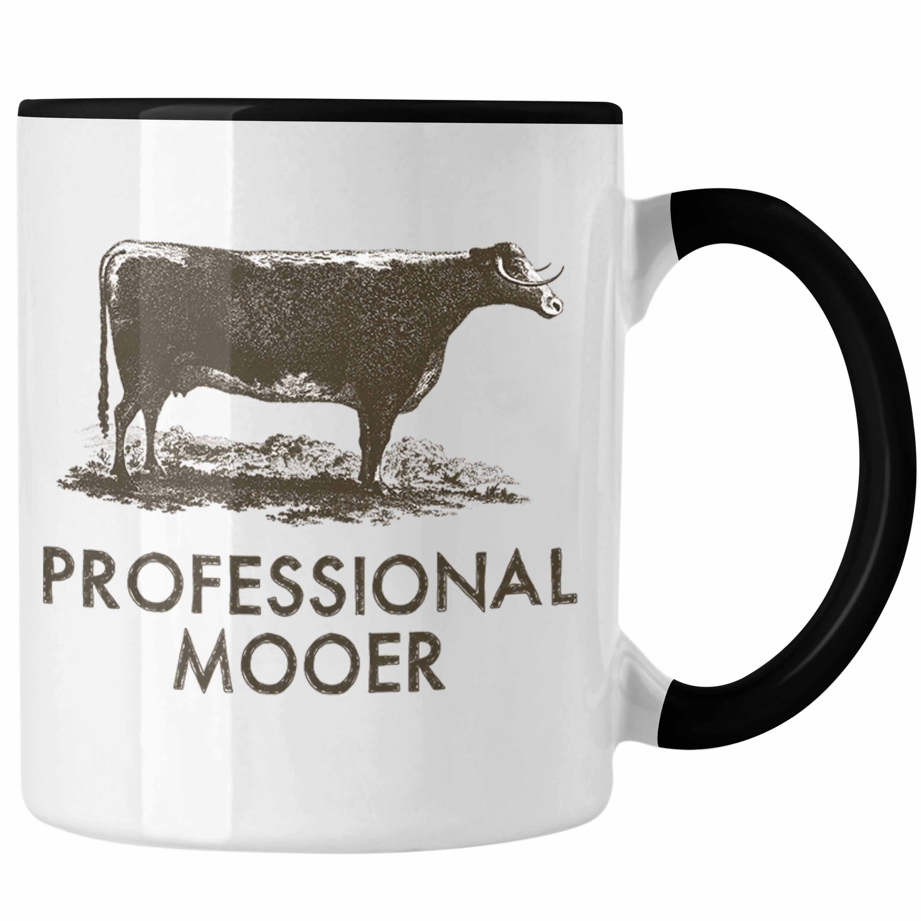 Trendation Tasse Trendation für Schwarz Lustiger Geschenkidee Geschenk Kuh - Geburtstag Tasse Mooer Spruch Landwirt Professional Bauern