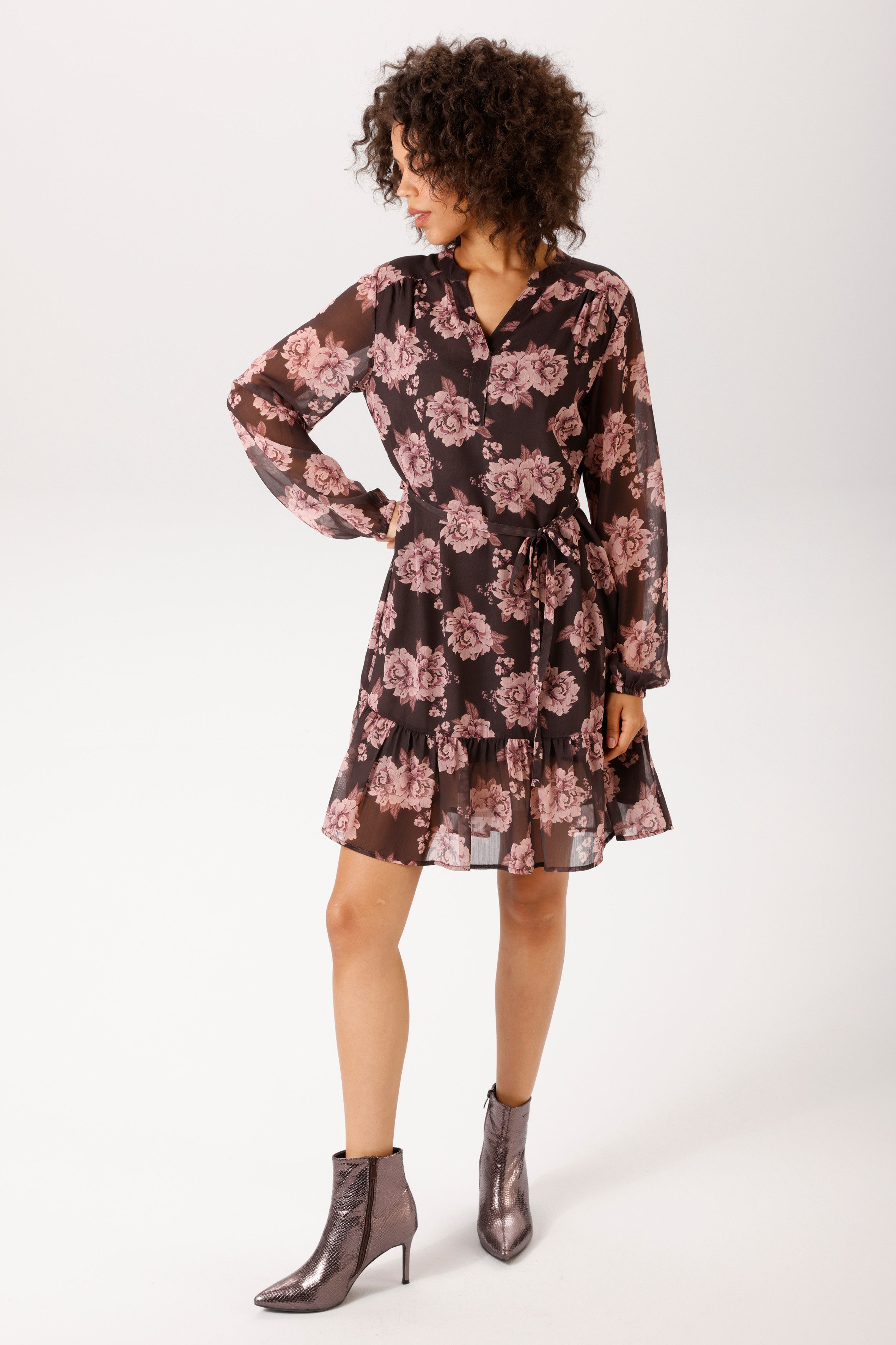 Aniston CASUAL Tunikakleid (mit abnehmbarem Bindegürtel) mit romantischen Rosen bedruckt - NEUE KOLLEKTION. € 49,99, (€ 49,99 pro 1 Stk).