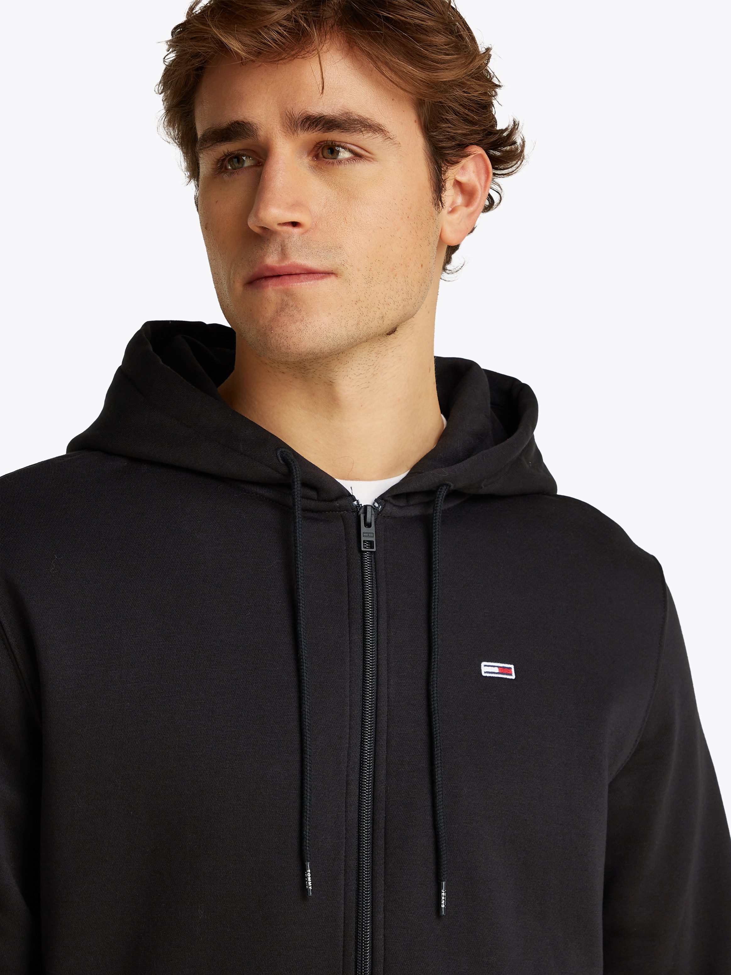 Tommy Jeans Sweatshirt TJM REG S FLAG ZIP FLEECE THRU mit bestickten Marken günstig online kaufen