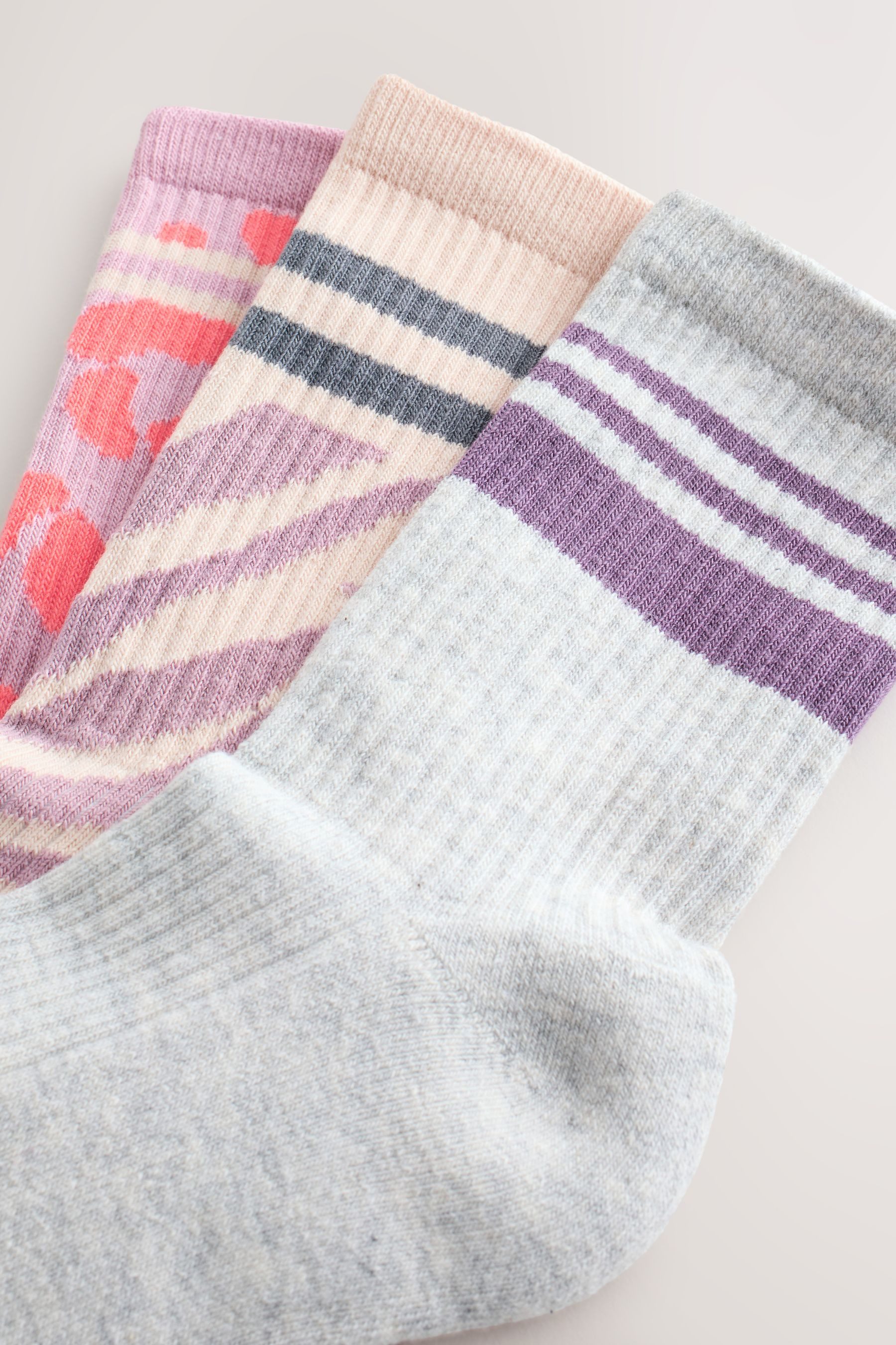 Next Kurzsocken 3 x Gerippte Knöchelsocken mit gepolsterter Sohle (3-Paar)