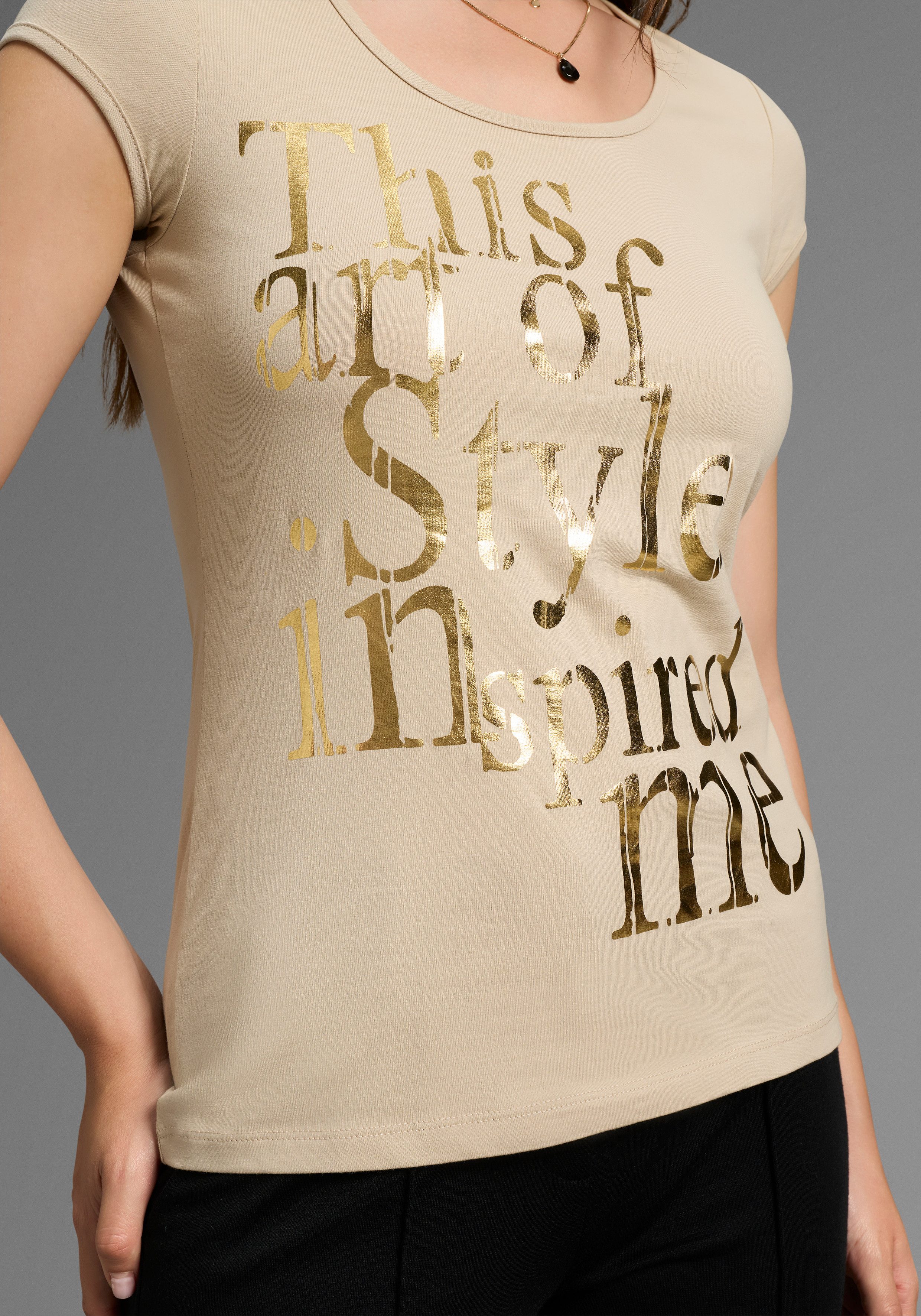 Laura Scott T-Shirt sehr figurbetonte Passform, mit Rundhalsausschnitt günstig online kaufen