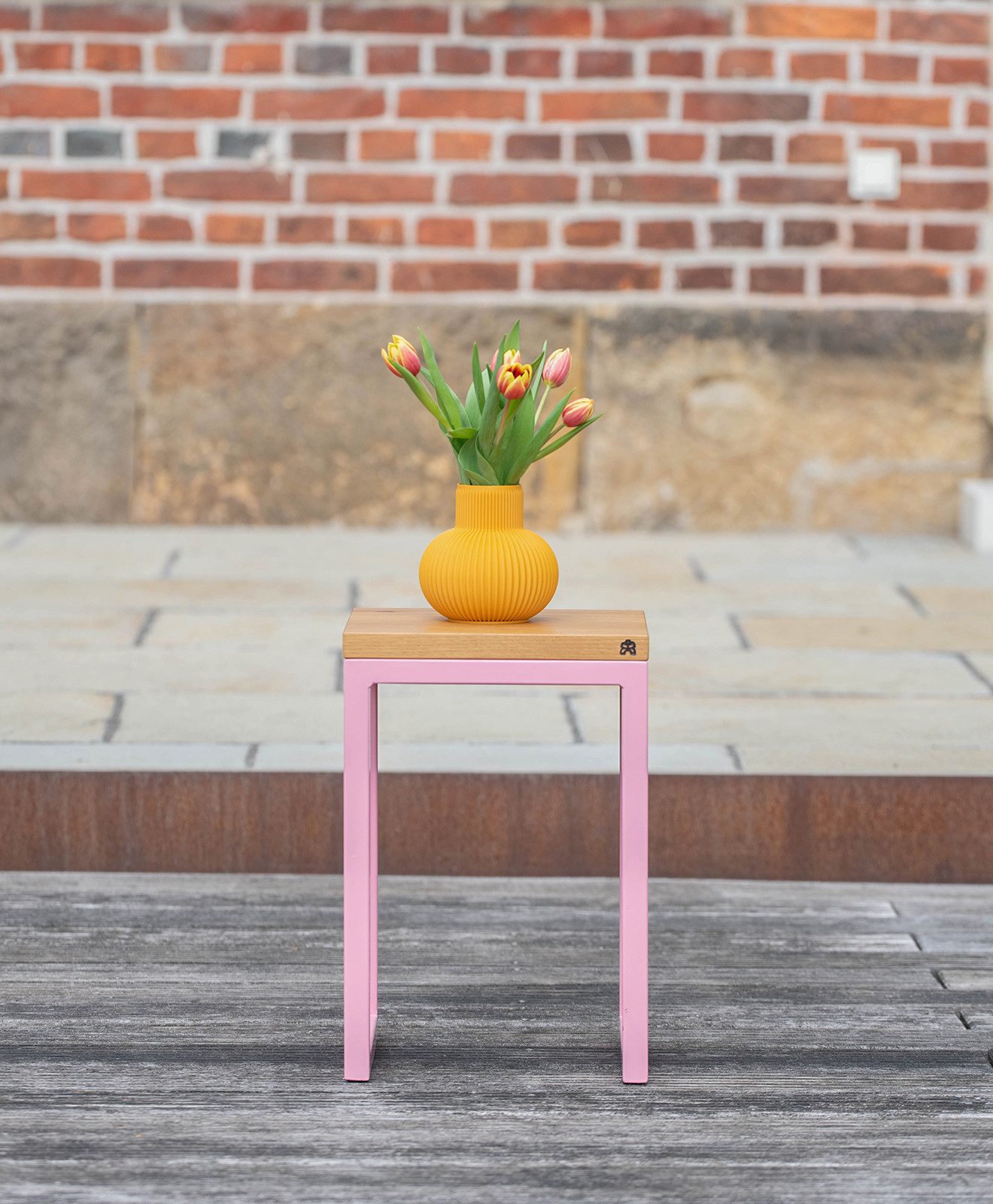 KAWENTSMANN Tischvase LOU, nachhaltige kleine Dekovase mit Rillen, KAWENTSMANN x RECOZY (1 Vase + 1 herausnehmbarer Glaseinsatz), recycelter Kunststoff, feine Rillenstruktur, mit Glaseinsatz