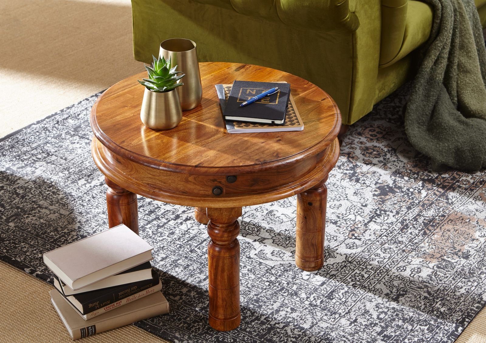 Massivmoebel24 Couchtisch OXFORD (Couchtisch, Landhausstil, Reliefarbeit, braun lackiert 60x60x45 Akazie), hochwertiges Edelholz;authentische Holzadern;aufwendige Schnitzereien