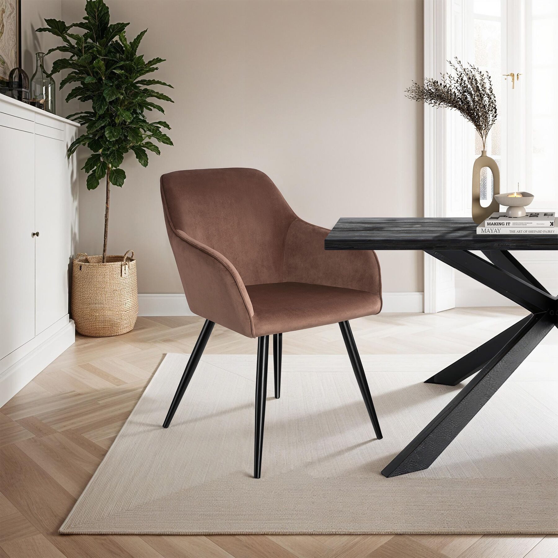 tectake Esszimmerstuhl Küchenstuhl gepolstert, in Samtoptik, 58 x 62 x 82 cm (Wohnzimmerstuhl Marilyn in braun/schwarz, 1 St), durchgehende Lehne, schwarze Stahlbeine, bodenschonend