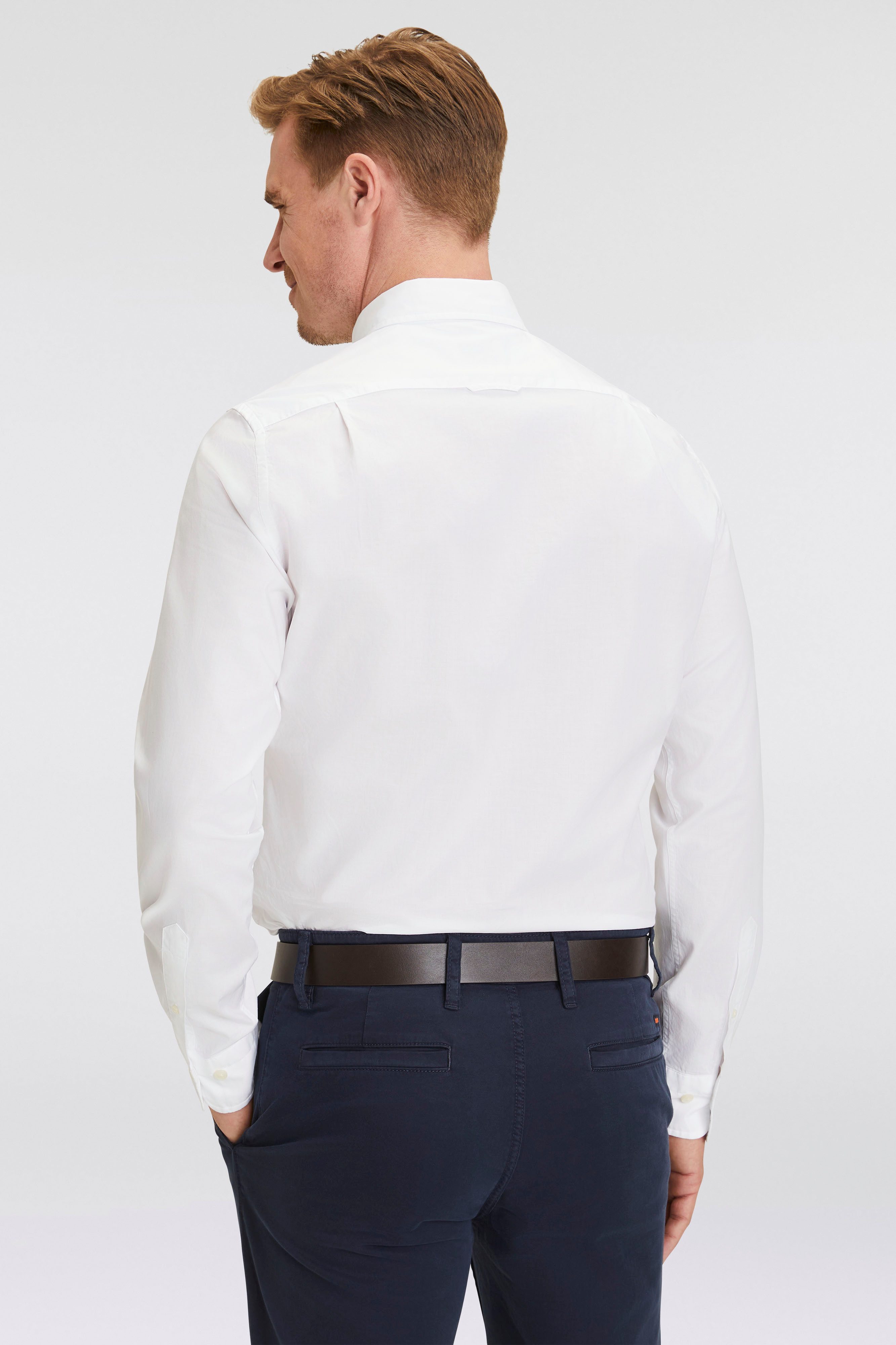Gant Langarmhemd SLIM CLASSIC POPLIN SHIRT mit klassischer Logostickerei auf der Brust – Bild 4 von 5