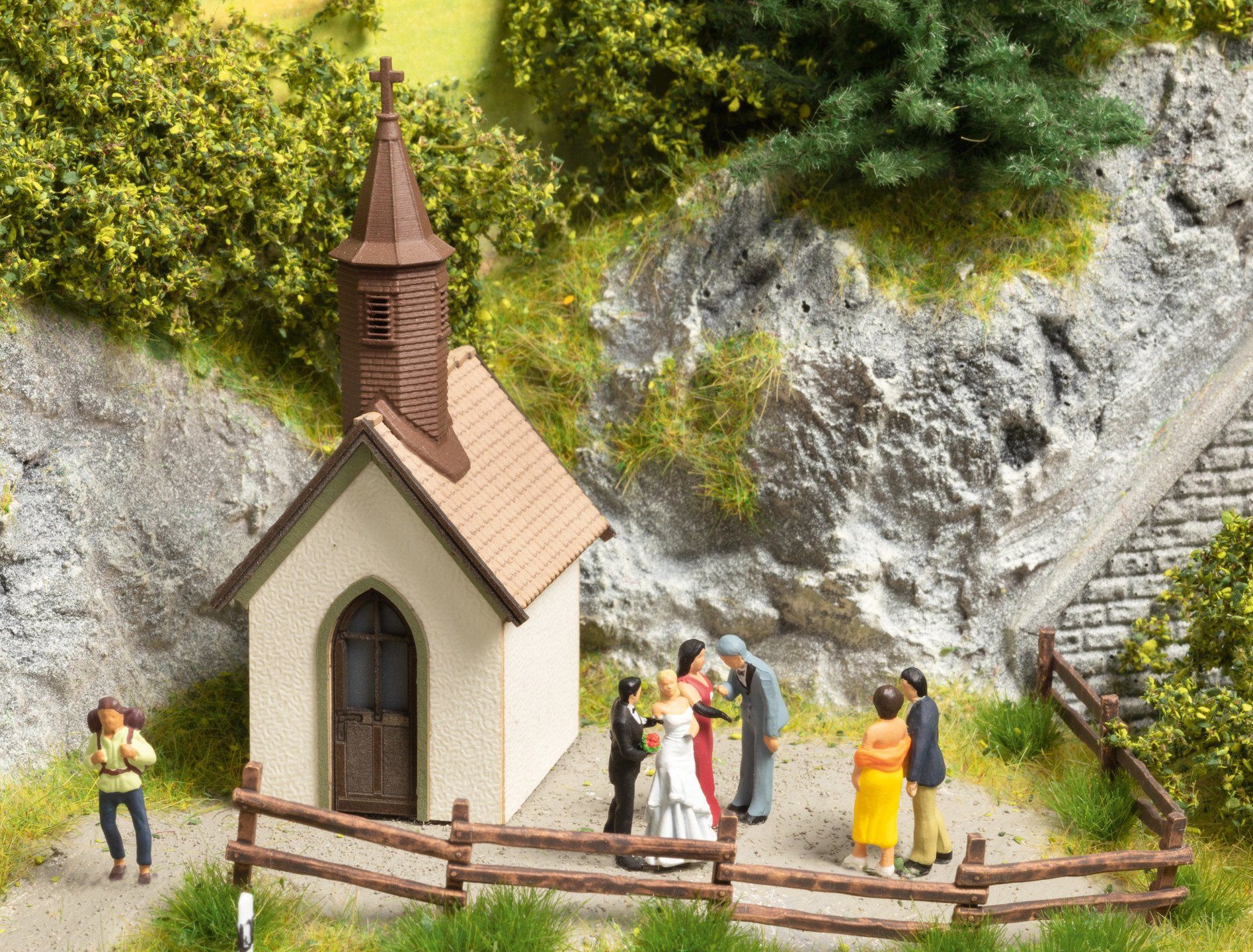 Modelleisenbahn-Gebäude Dorfkapelle, mit Laser-Cut Modell, 4,2 x 3,6 cm fü