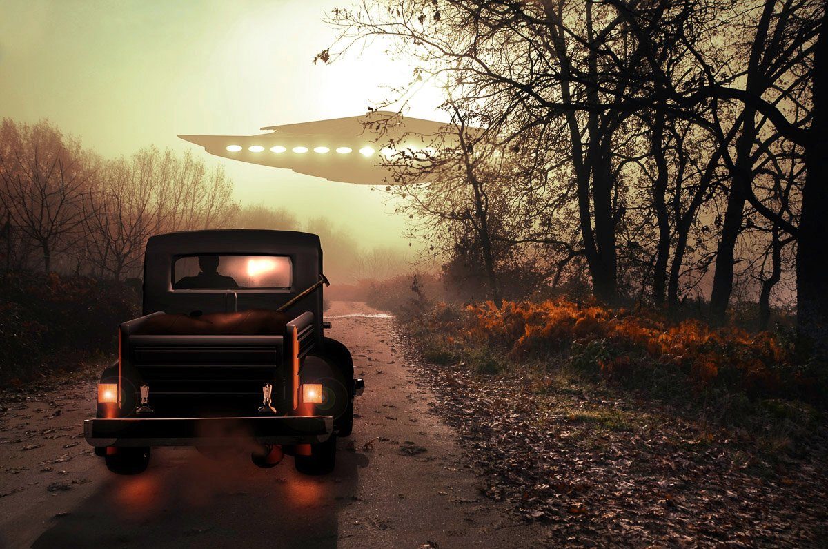 Fototapete Auto mit Raumschiff