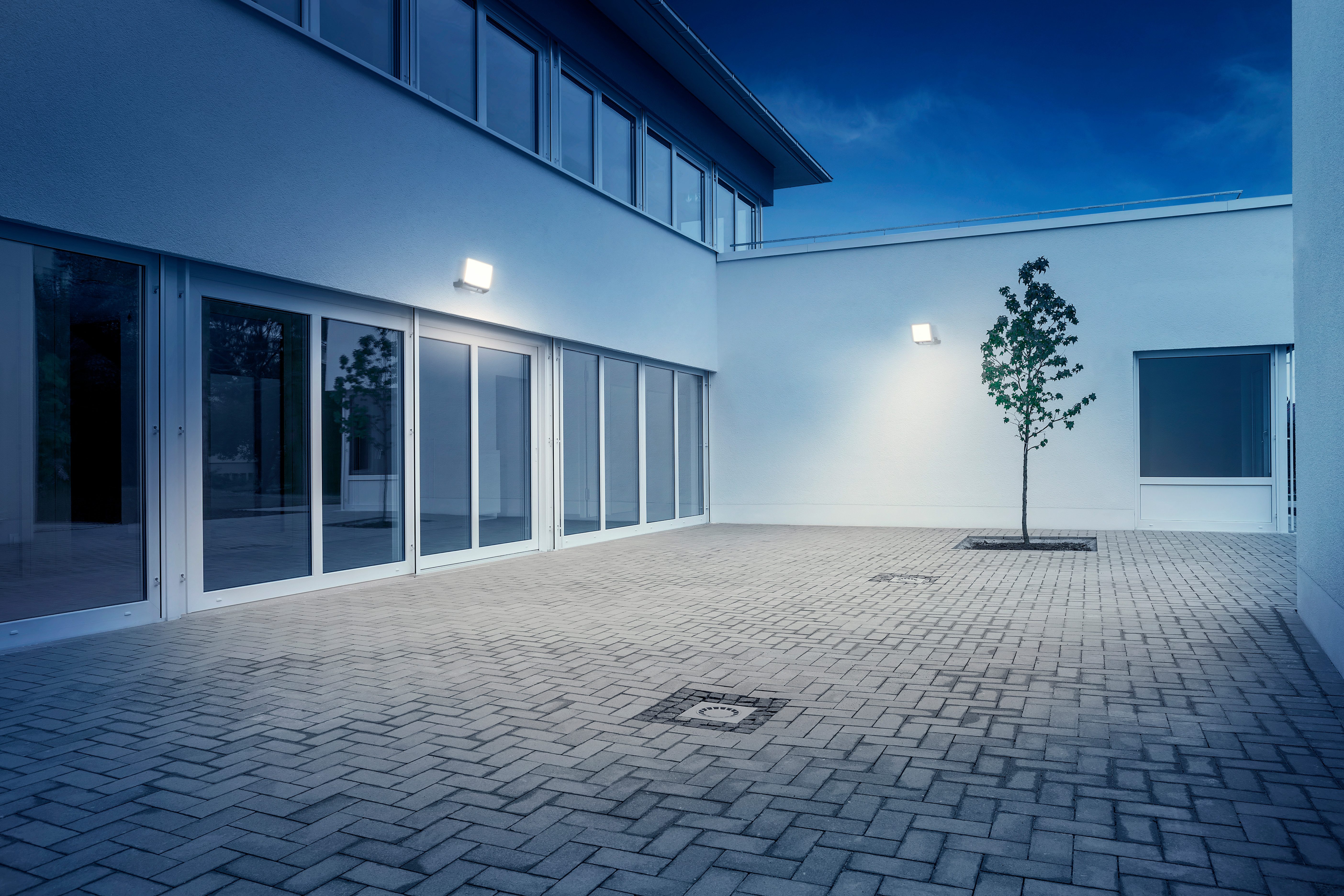 steinel LED Wandstrahler XLED PRO ONE, LED fest integriert, Warmweiß, Flutlicht, schwenkbar, Aluminium