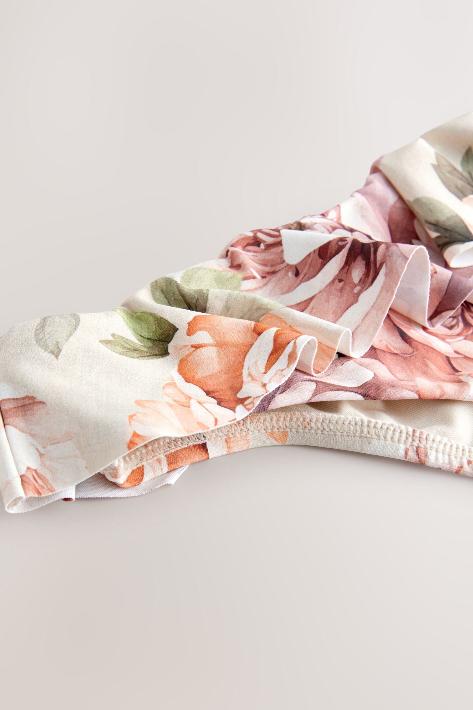 Next Bikini-Hose Bikinihose mit hohem Bund und hohem Beinausschnitt (1-St)