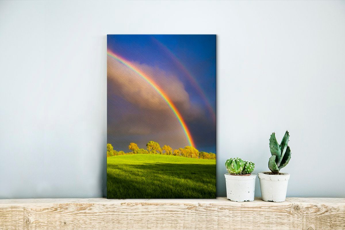 cm 20x30 Leinwandbild OneMillionCanvasses® Zackenaufhänger, bespannt Bäumen, St), Nahaufnahme Gemälde, grünen Regenbogens Leinwandbild (1 Eine fertig hellen inkl. über eines