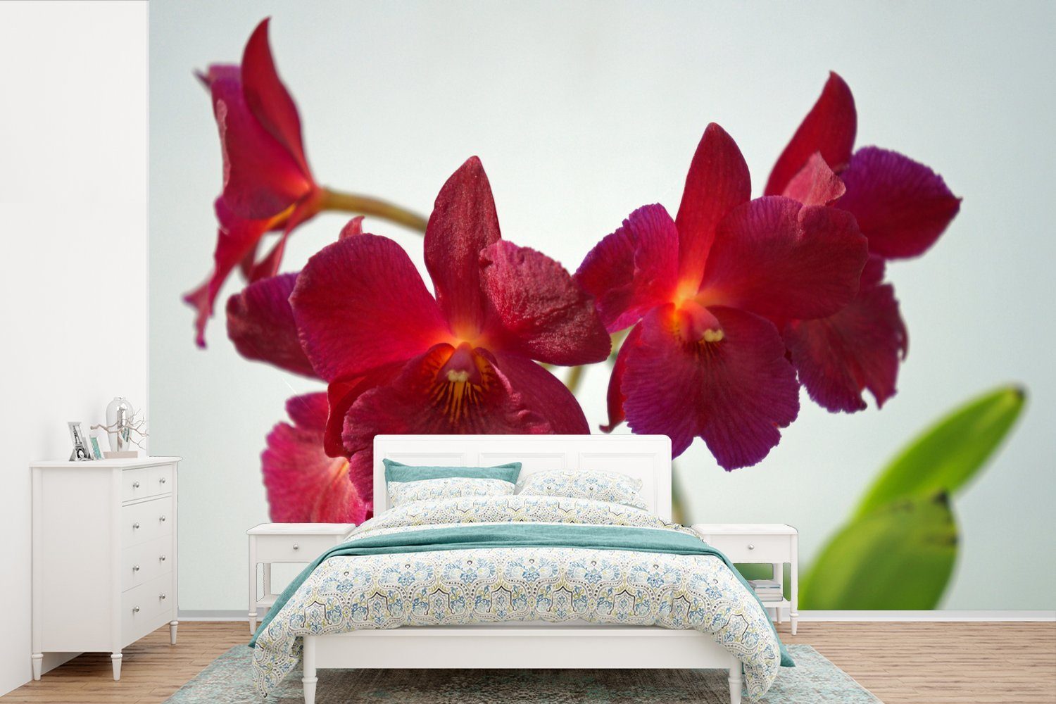 MuchoWow Fototapete Rote Orchideen vor weißem Hintergrund, Matt, bedruckt, (6 St), Wallpaper für Wohnzimmer, Schlafzimmer, Kinderzimmer, Vinyl Tapete