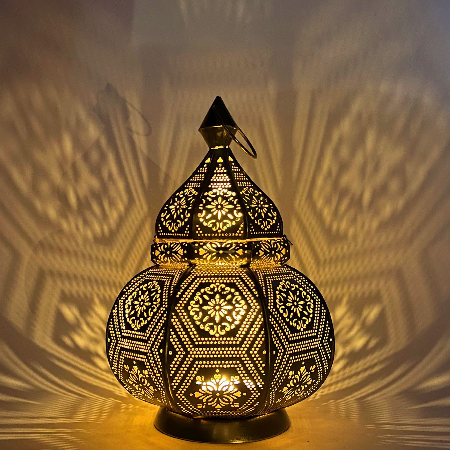 Marrakesch Orient & Mediterran Interior Teelichthalter Orientalische Laterne Dekoration Maha Gold (1 St), Handarbeit