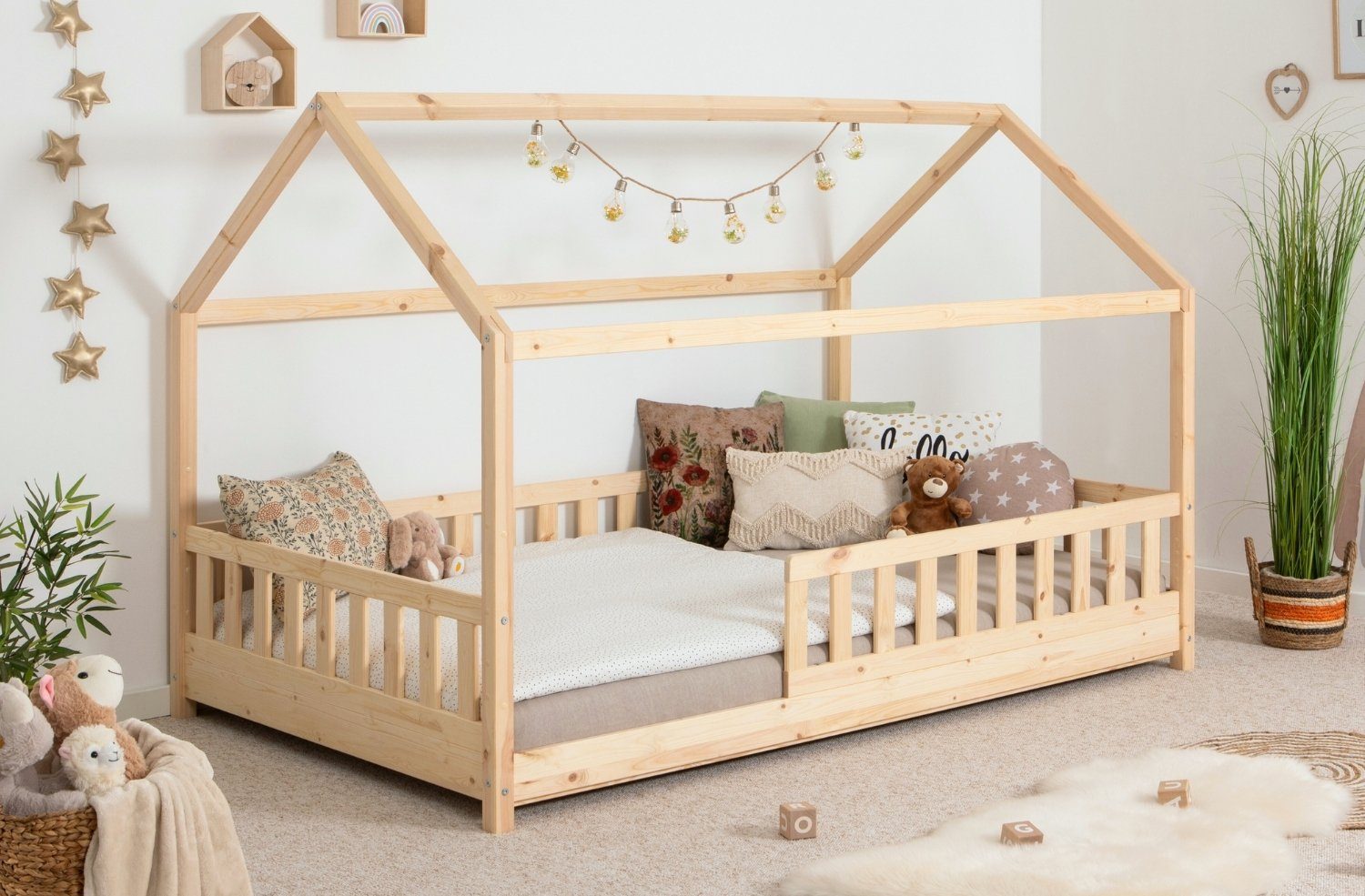 Ticaa Hausbett Kay mit Rausfallschutz aus Kiefer, Kinderbett 120x200, inkl. günstig online kaufen