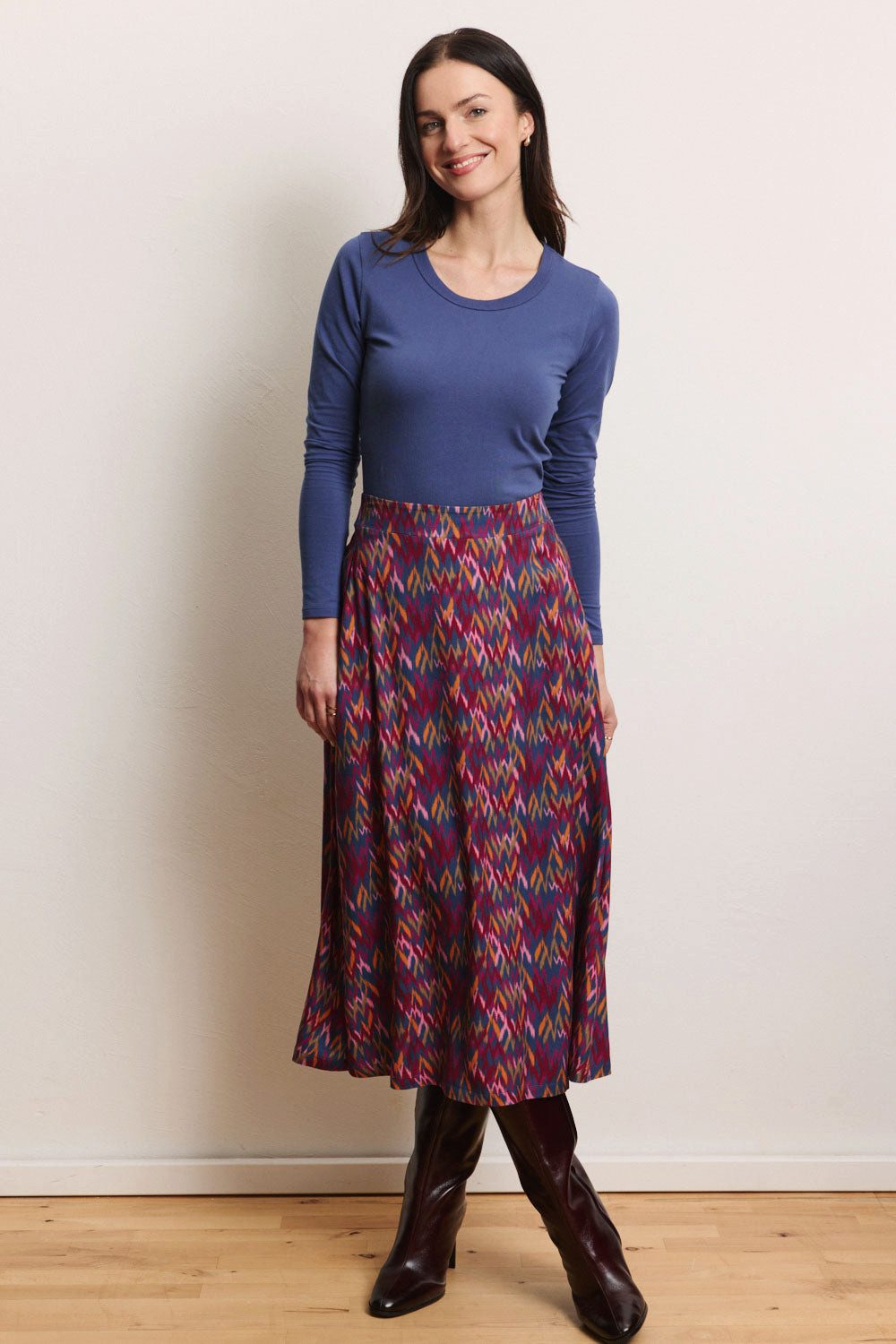 Tranquillo Midirock Damen Cadiiz aus EcoVero™-Twill mit Allover-Print softer Peach-Effekt Weiter Midischnitt mit Seitentaschen, angenehm und warm für den Winter