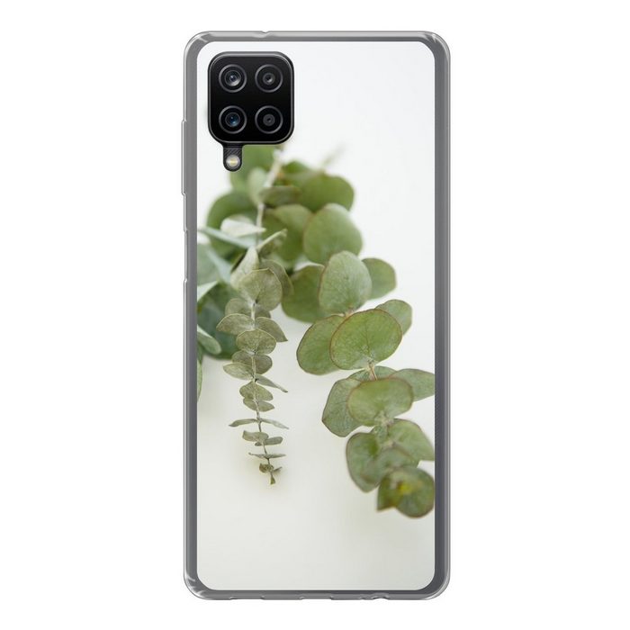 MuchoWow Handyhülle Grüne Eukalyptusblätter auf weißem Hintergrund Handyhülle Samsung Galaxy A12 Smartphone-Bumper Print Handy
