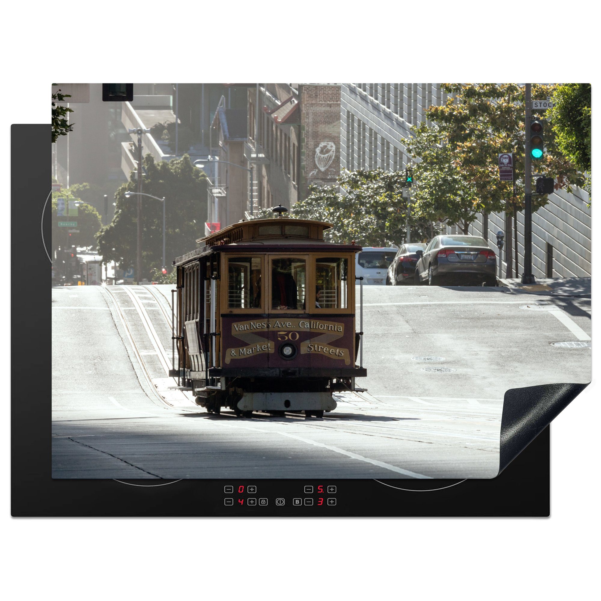 MuchoWow Herdblende-/Abdeckplatte Eine Straßenbahn fährt an den antiken Häusern in San Francisco vorbei, Vinyl, (1 tlg), 70x52 cm, Mobile Arbeitsfläche nutzbar, Ceranfeldabdeckung