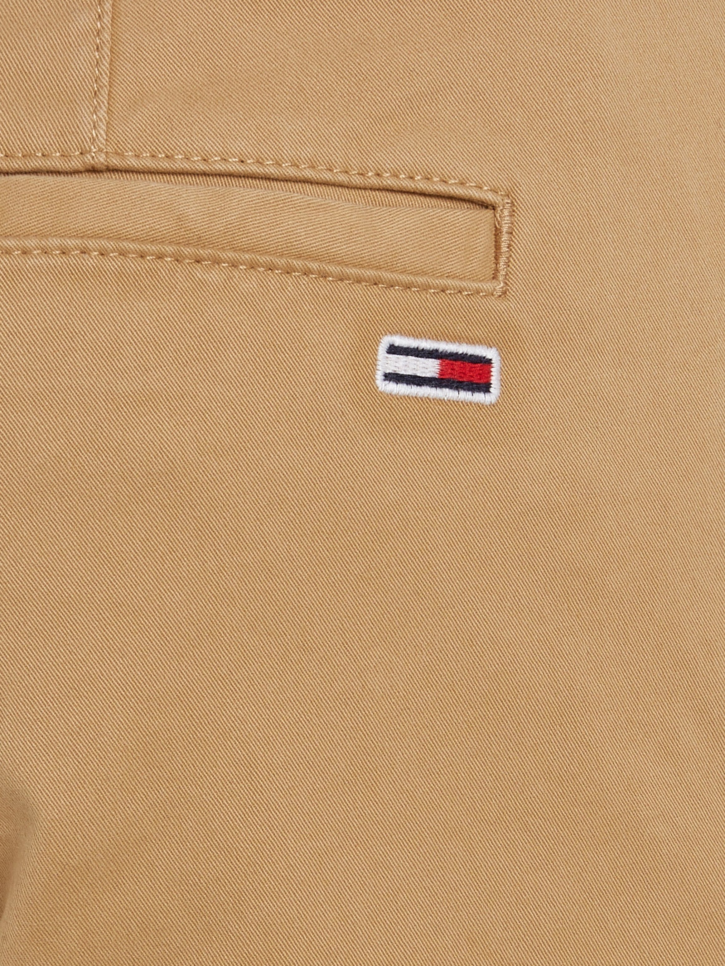 Tommy Jeans Chinohose TJM SCANTON mit Markenlabel