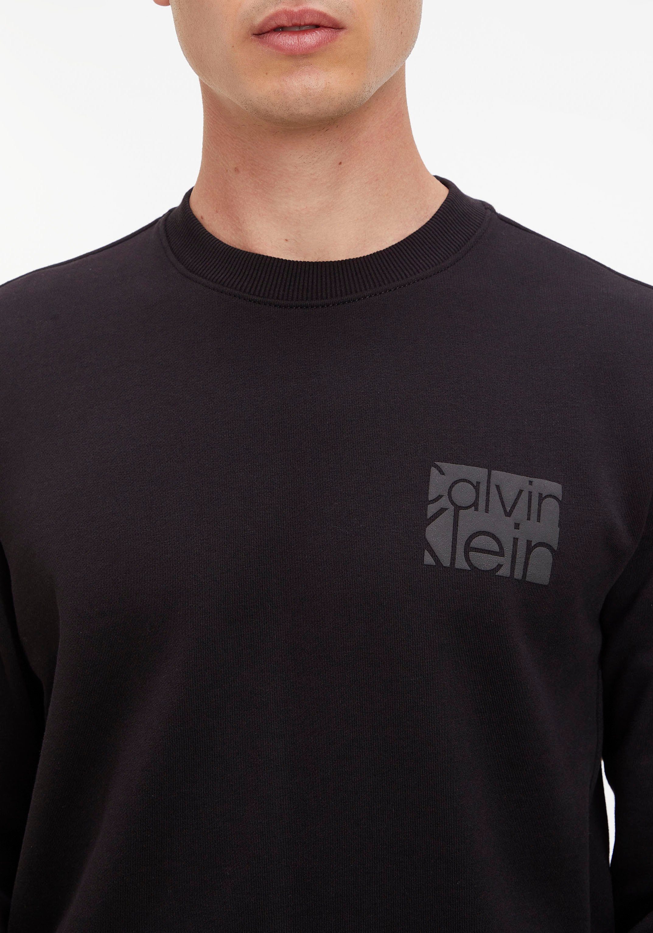 der Sweatshirt mit Brust Klein auf CK-Druck Calvin