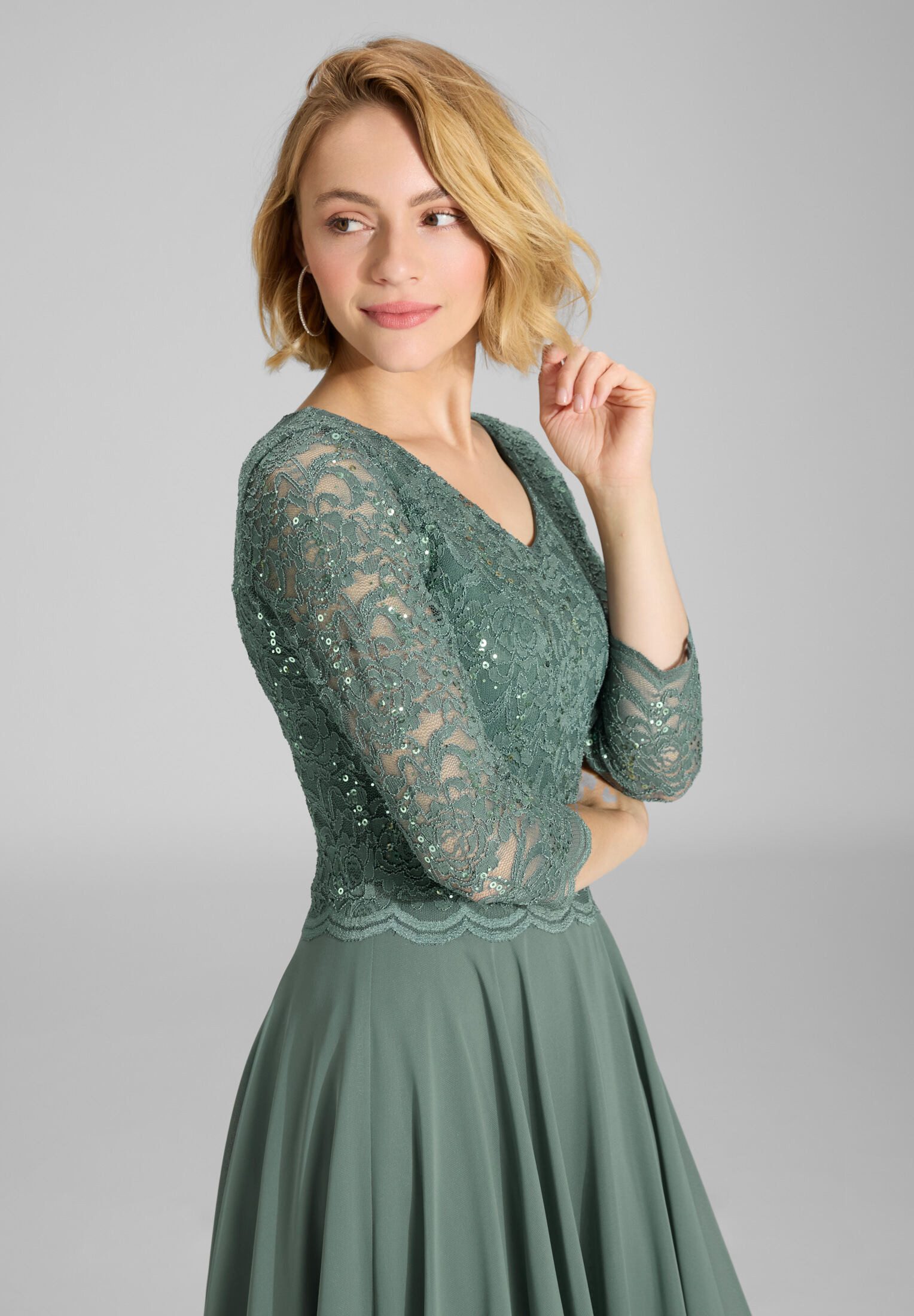 SWING Cocktailkleid Taillierter Schnitt mit ausgestelltem Rockteil