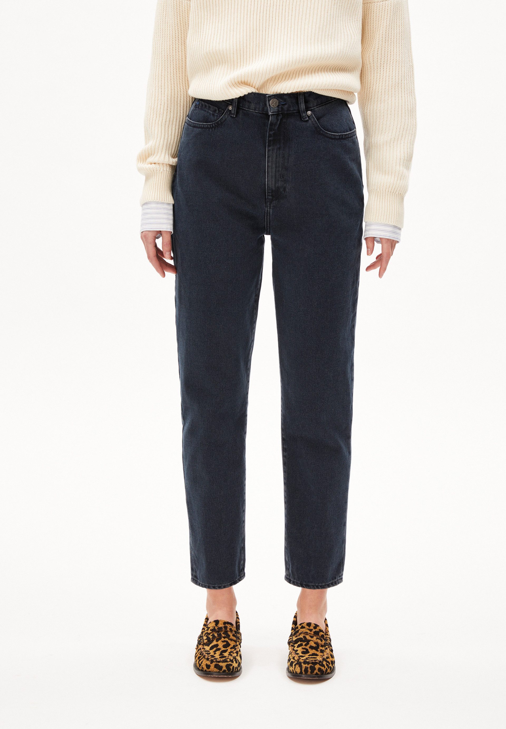 Boyfriend-Jeans MAIRAA BLACKBLUE Mom Fit aus Bio-Baumwolle