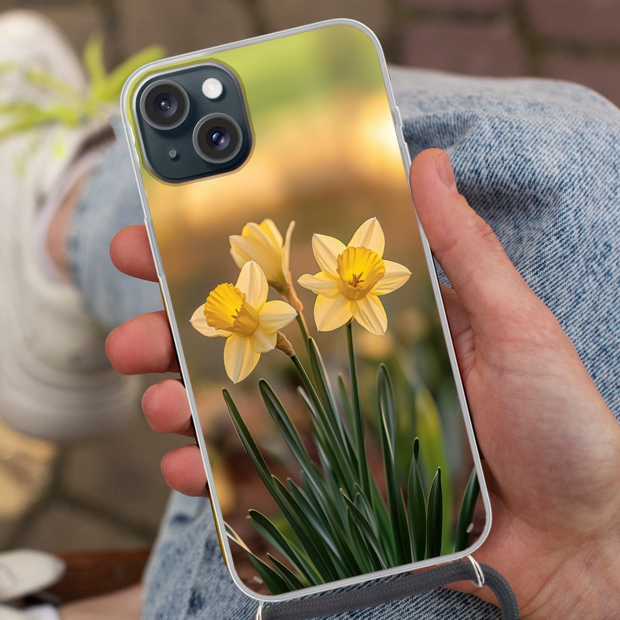 MuchoWow Handyhülle für Apple iPhone 15 Blumen - Gelb - Unscharf, Tragbare Handyhüllen mit Kette zum umhängen, Handykette Handyband
