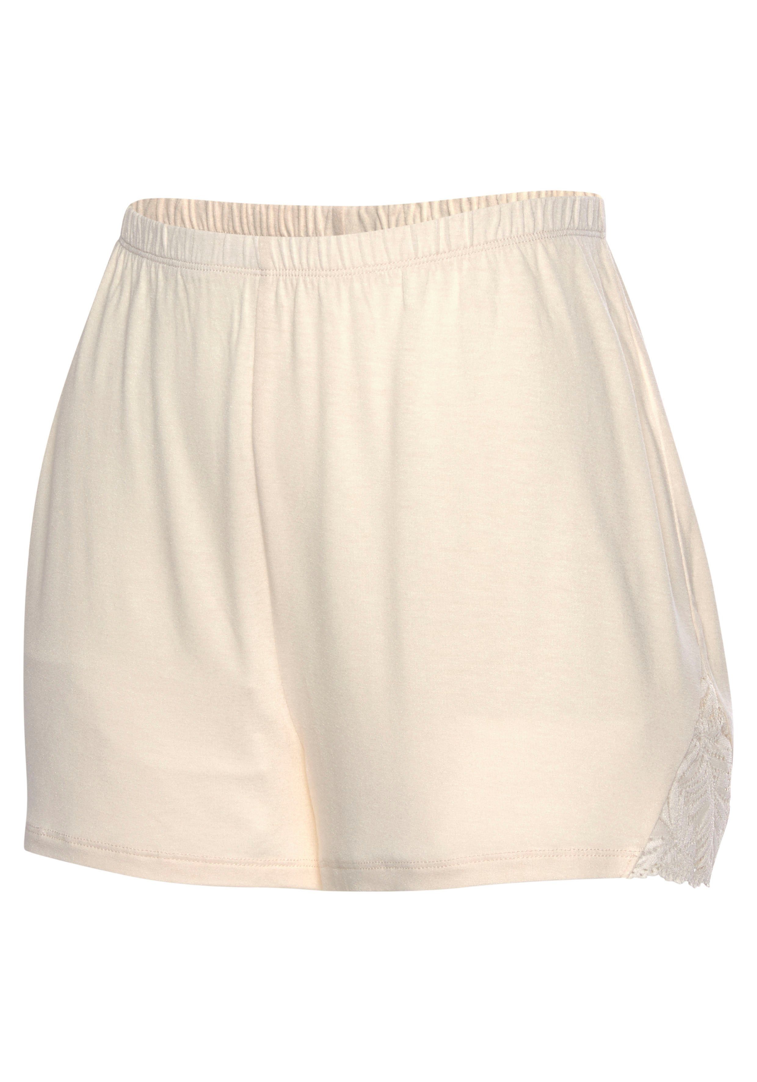 LASCANA Schlafshorts mit creme Spitzendetails edlen