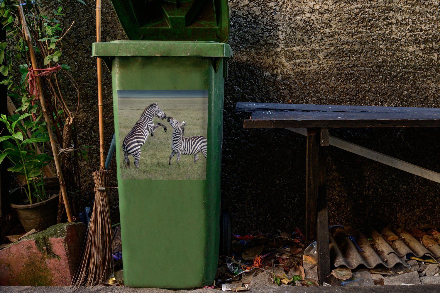 MuchoWow Wandsticker Spielende Container, St), Mülltonne, Sticker, Abfalbehälter Zebras (1 Mülleimer-aufkleber