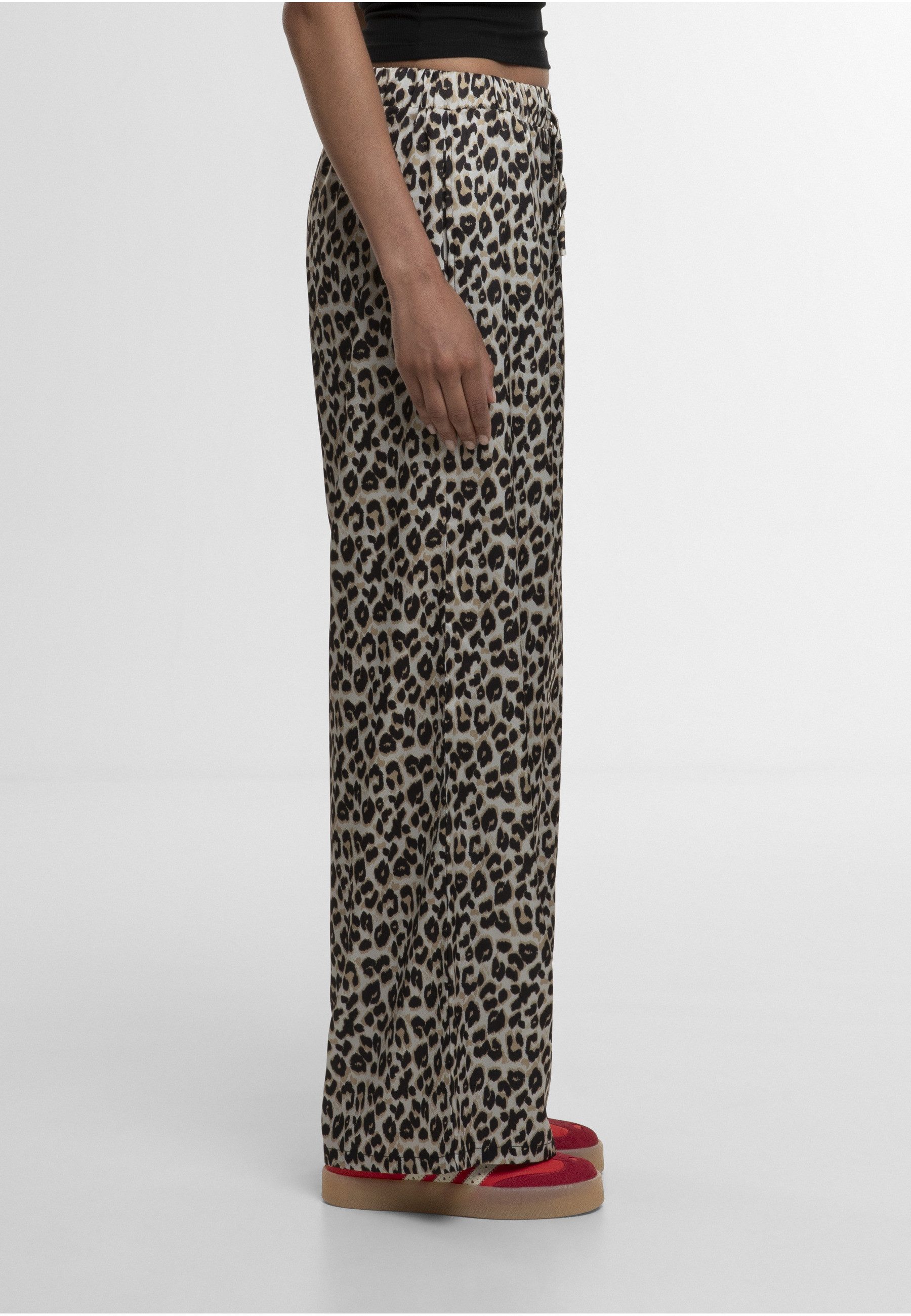 URBAN CLASSICS Stoffhose Urban Classics Ladies Leo Resort Pants (1-tlg)