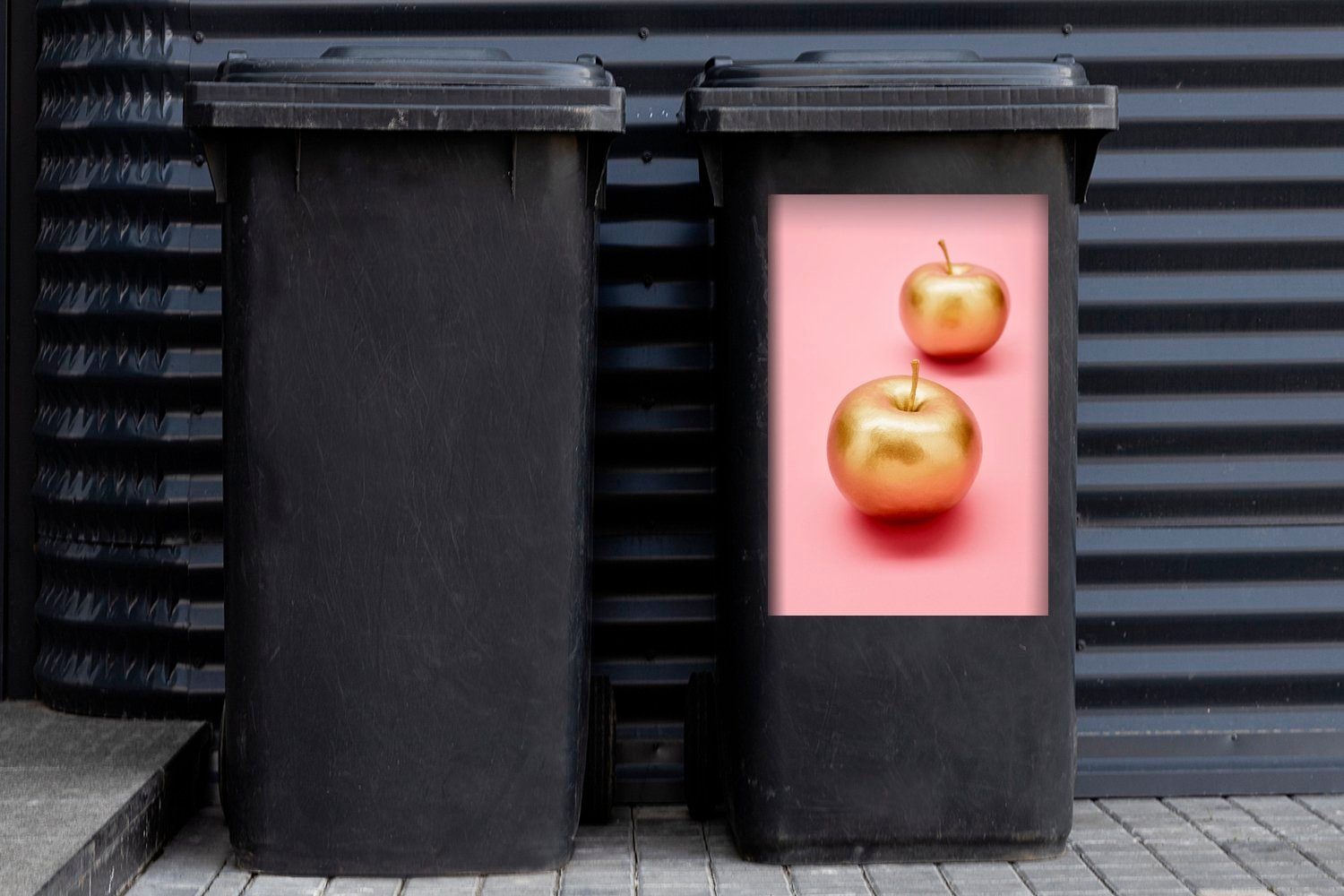 MuchoWow Wandsticker Apfel - Gold St), Stilleben Abfalbehälter Sticker, Mülltonne, (1 Mülleimer-aufkleber, - Container