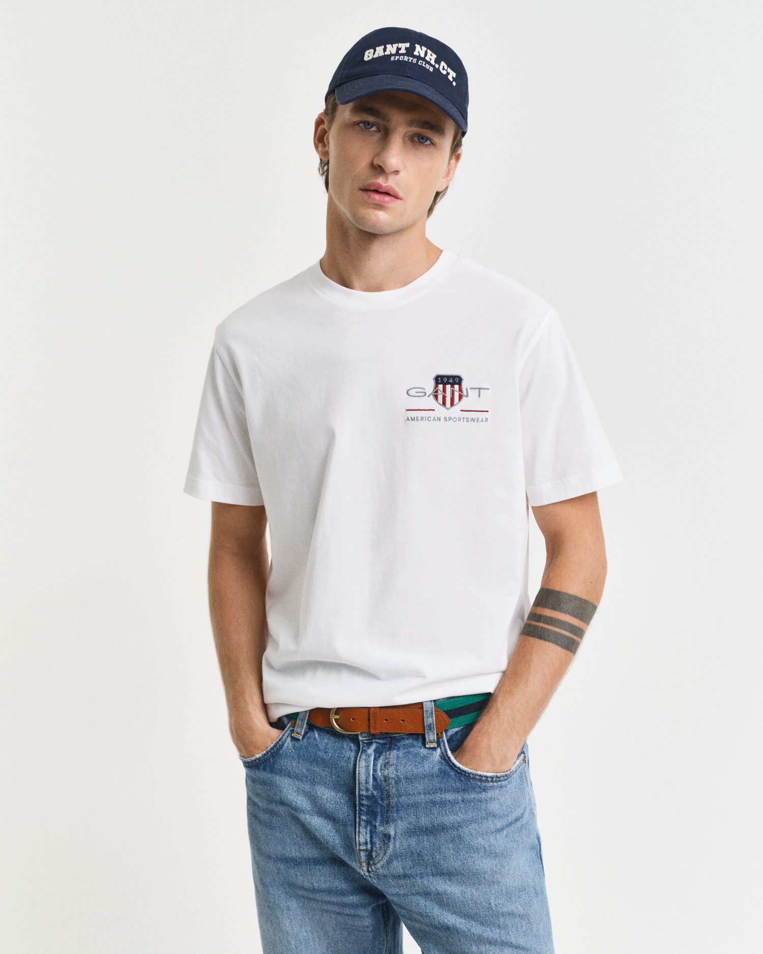 Gant T-Shirt REG ARCHIVE SHIELD EMB SS T-SHIRT von dem Archiv aus den 1980er-Jahren inspiriert