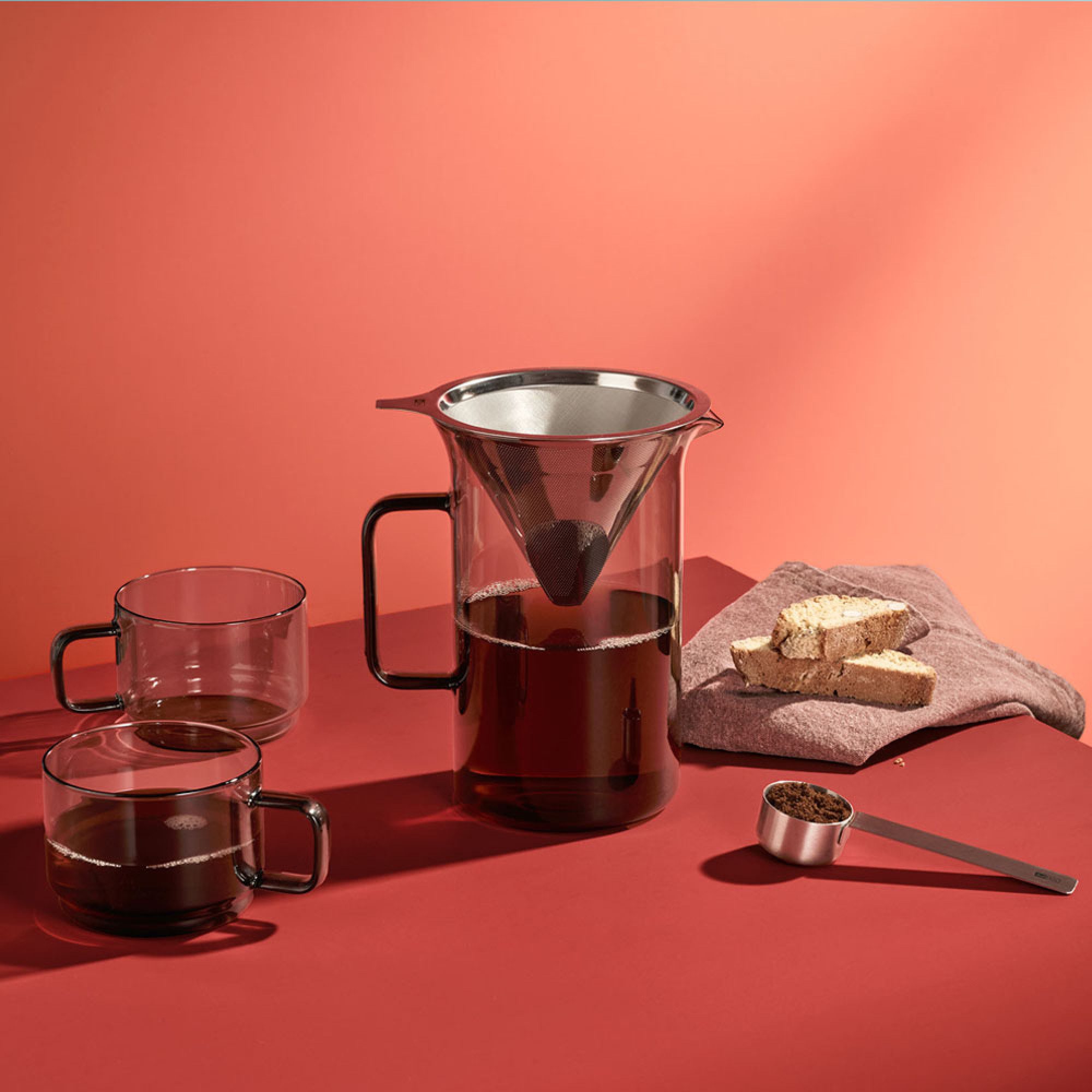 AdHoc Kaffeekanne Pour Over Kaffeebereiter Impact, 0,6 l, aus mundgeblasenem Borosilikatglas, mit Edelstahlfilter