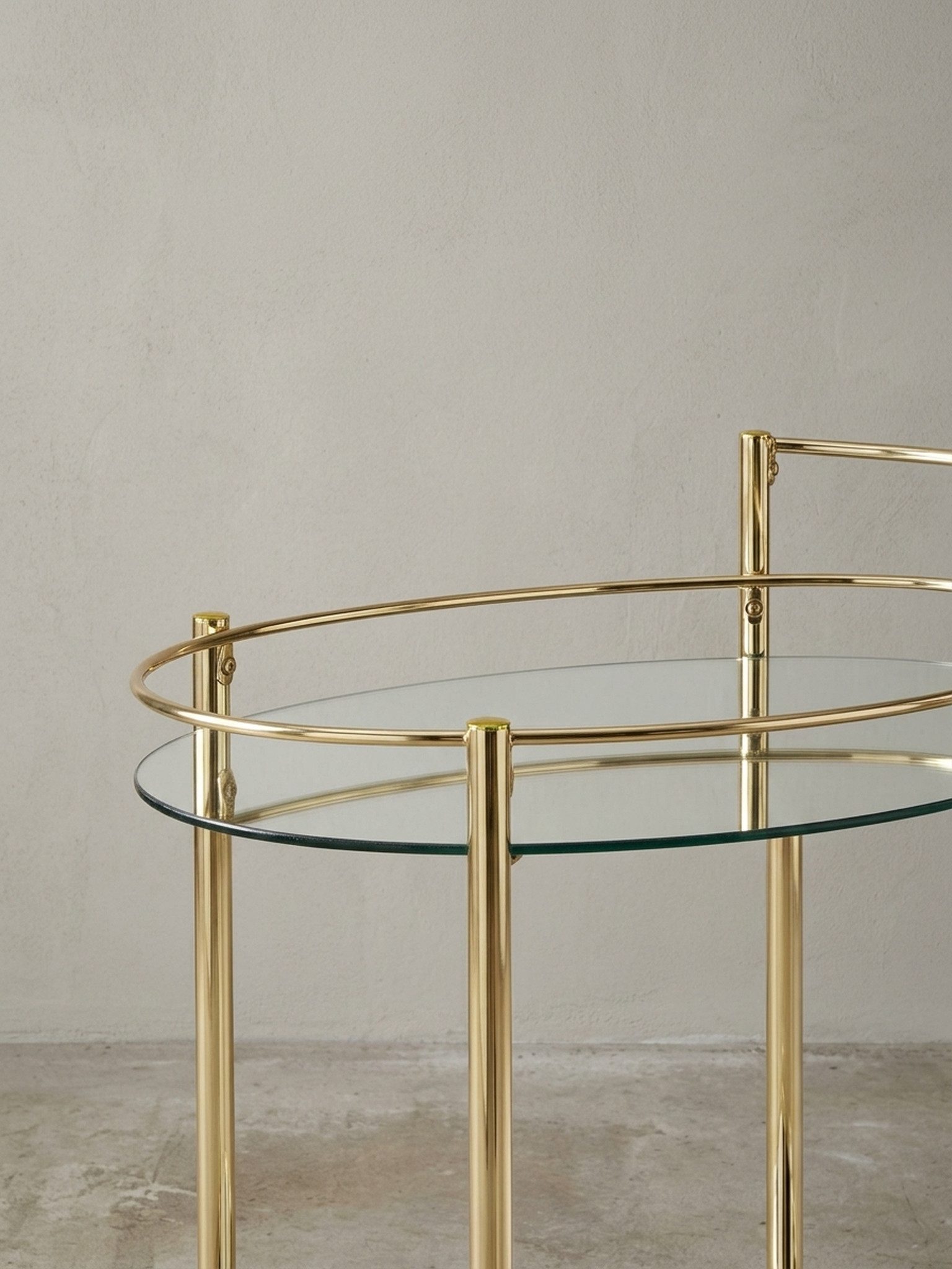 KADIMA DESIGN Servierwagen Design Servierwagen Gold 67x79 cm Mobile Mini Bar, Beistelltisch auf, (Milchglas), Rollen, Speisewagen mit Glasplatte Weiß, Küchenwag – Bild 5 von 5