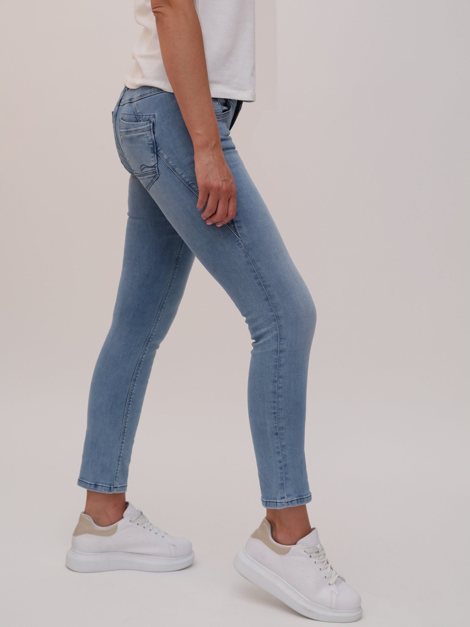 of Rea Miracle Regular-fit-Jeans Denim