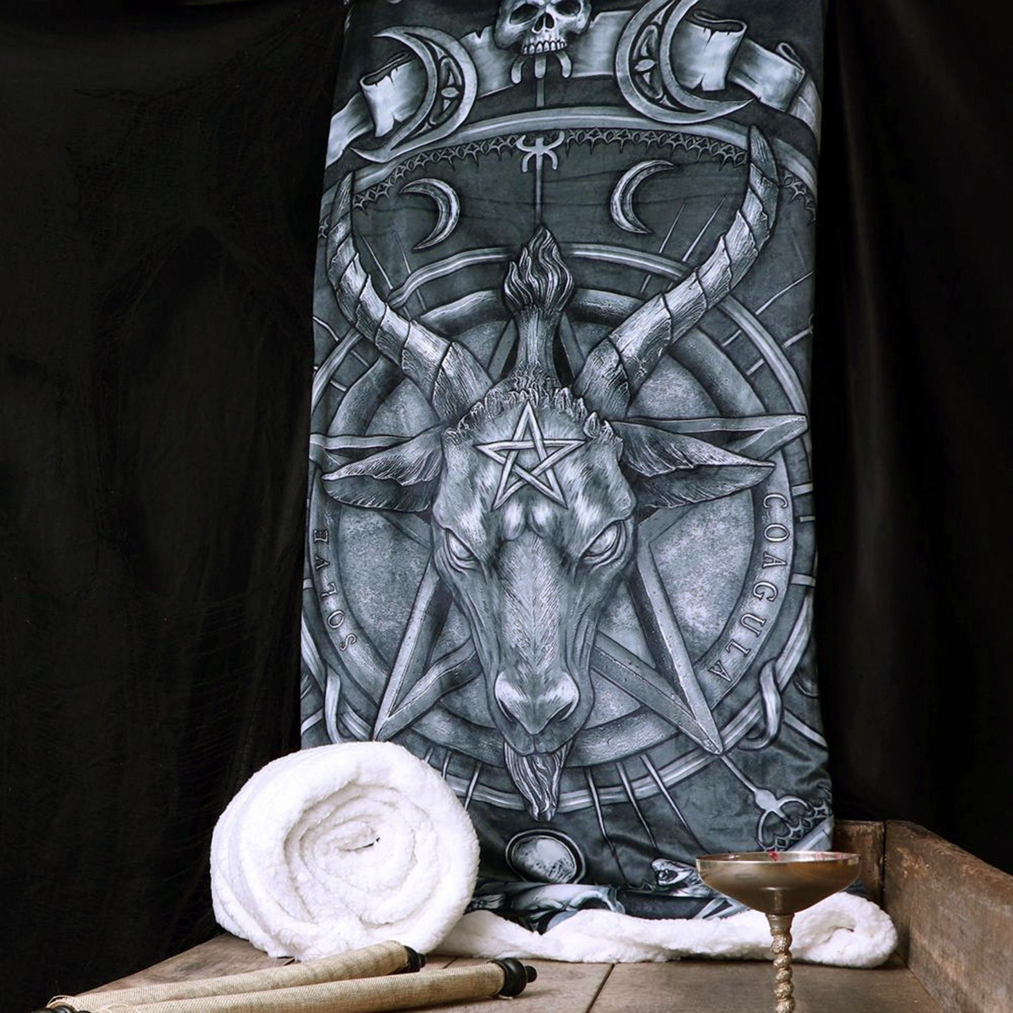 Now Shop Gothic Wohndecke Deko, Kuscheldecke mit Nemesis GmbH Figuren - - Baphomet