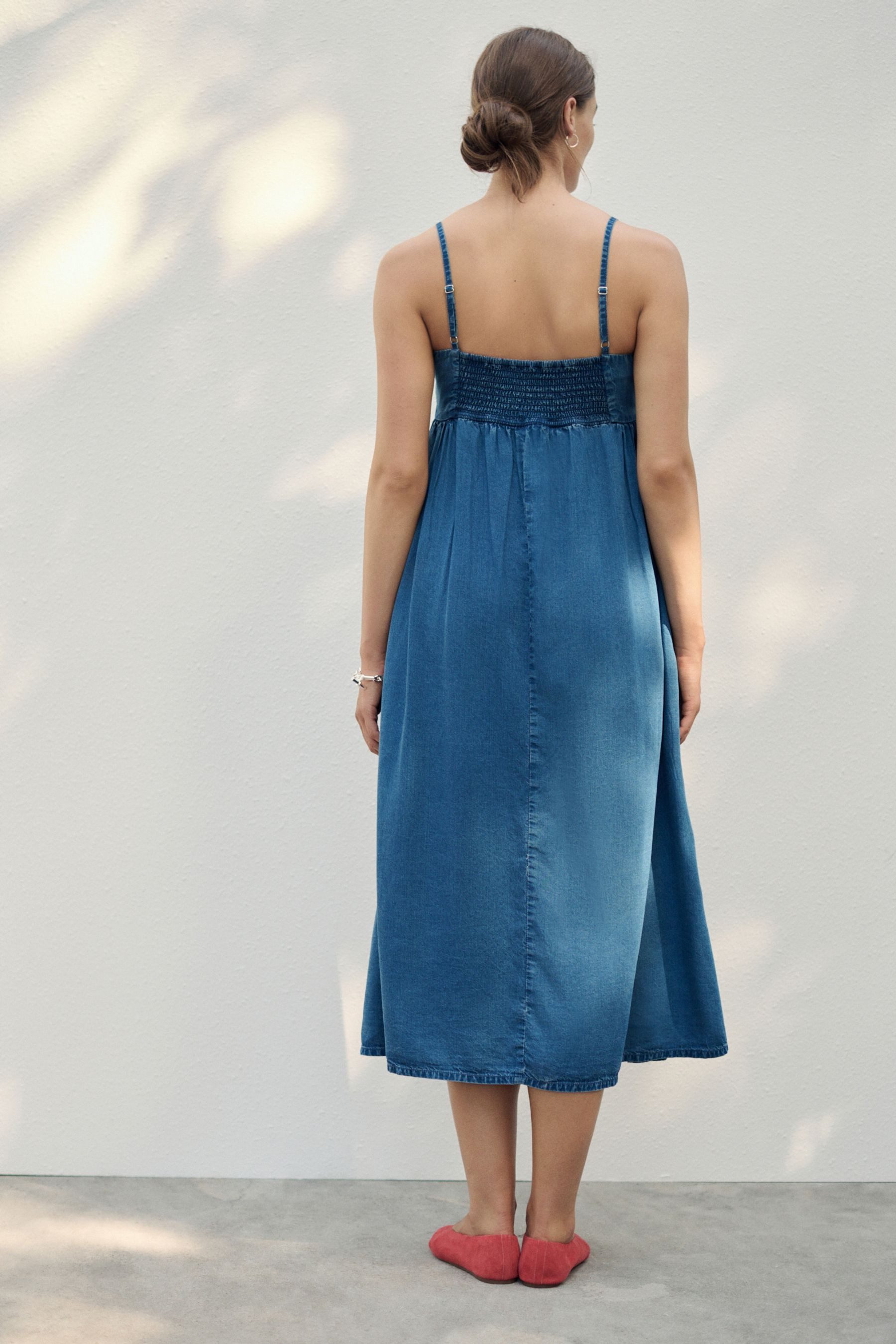 Next Jeanskleid Leichtes Cornelli Denim-Maxikleid mit Trägern (1-tlg) günstig online kaufen