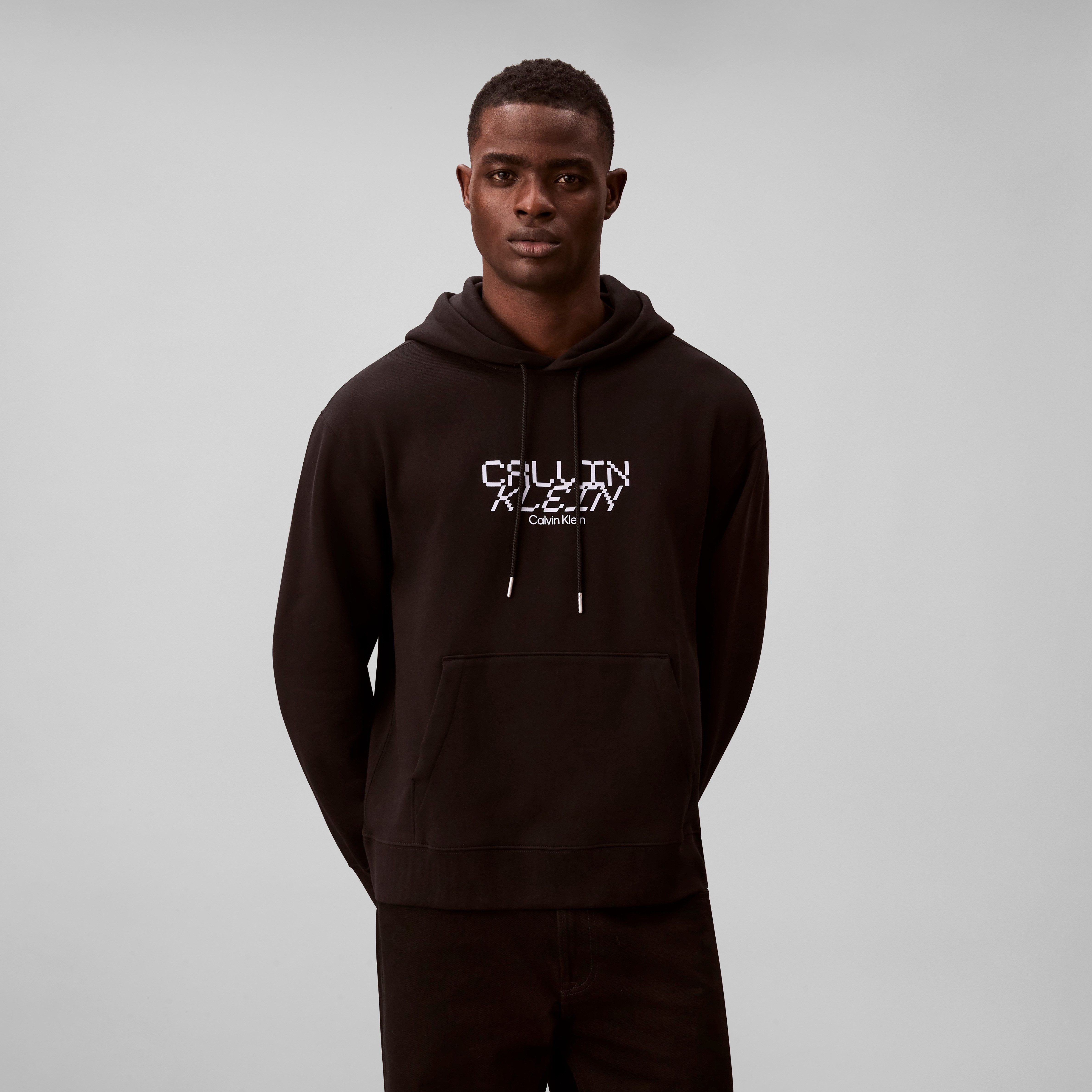 Calvin Klein Kapuzensweatshirt Regular Fit, Kängurutasche, Logo-Schriftzug