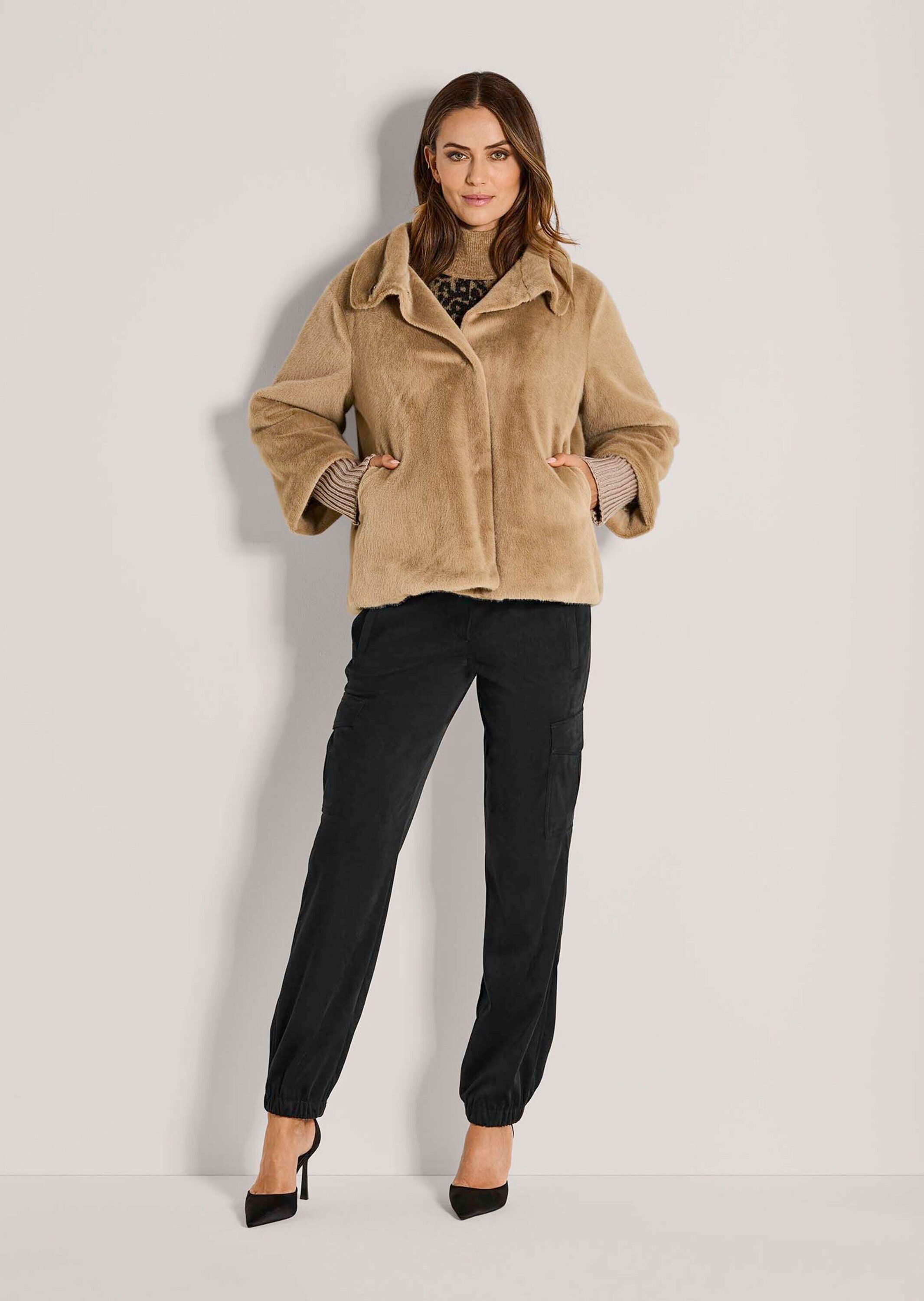 MADELEINE Outdoorjacke Elegante Damenjacke in Felloptik Modische Webpelz-Ja günstig online kaufen