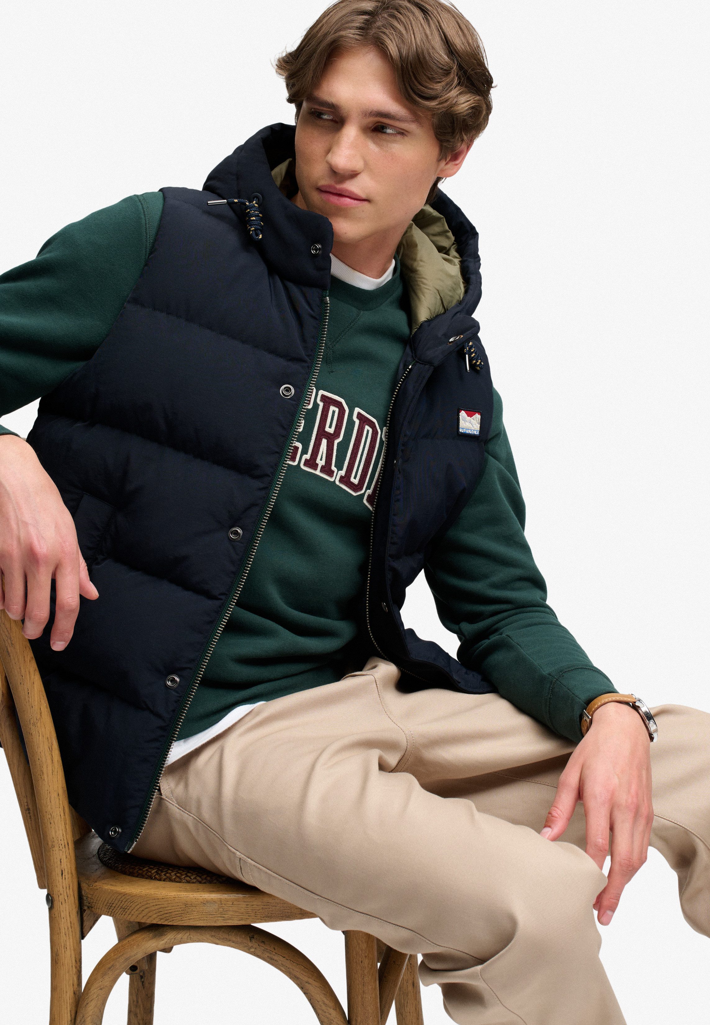 Superdry Steppweste HOOD SHORT EVEREST GILET Regular Fit, mit Reißverschluss, aus Nylon und Kunstfaser – Bild 3 von 5