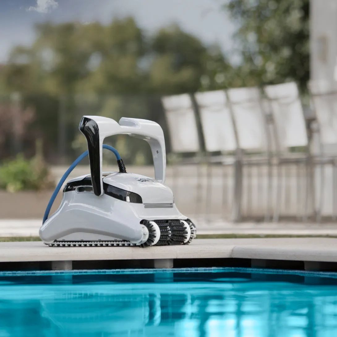 maytronics Poolroboter Dolphin Deluxe Active, (mit Automatisierungsmodus), Professionelle Poolreinigung für Pools bis zu 15 Meter