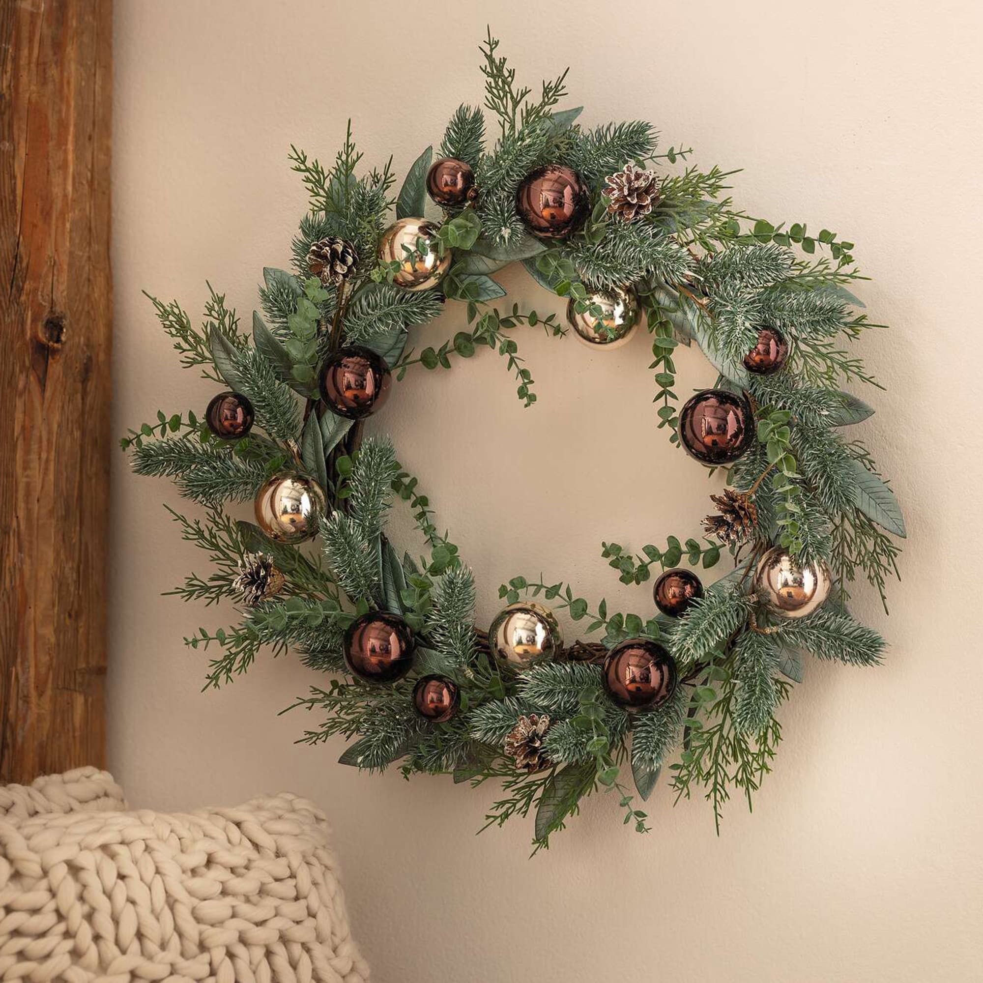 Dekoleidenschaft Dekokranz "Weihnachtskugel" großer Weihnachtskranz Ø 60 cm günstig online kaufen