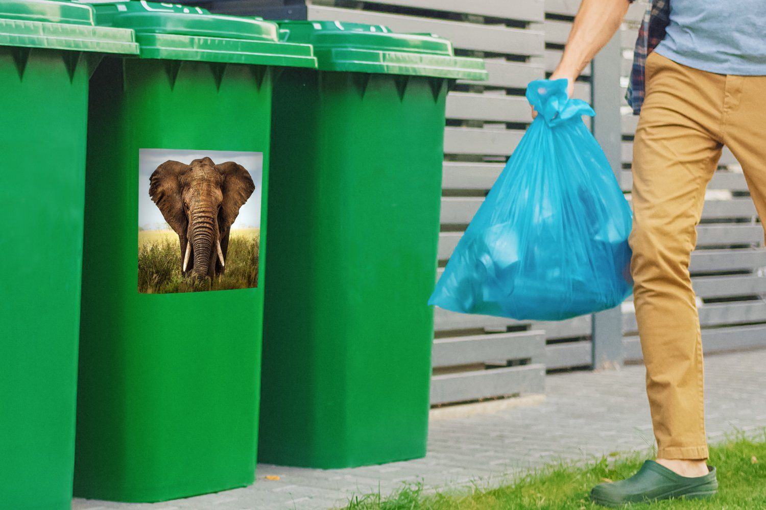 Container, Afrikanischer Abfalbehälter (1 Sticker, Mülltonne, Wandsticker Elefant St), Mülleimer-aufkleber, Vorderansicht MuchoWow