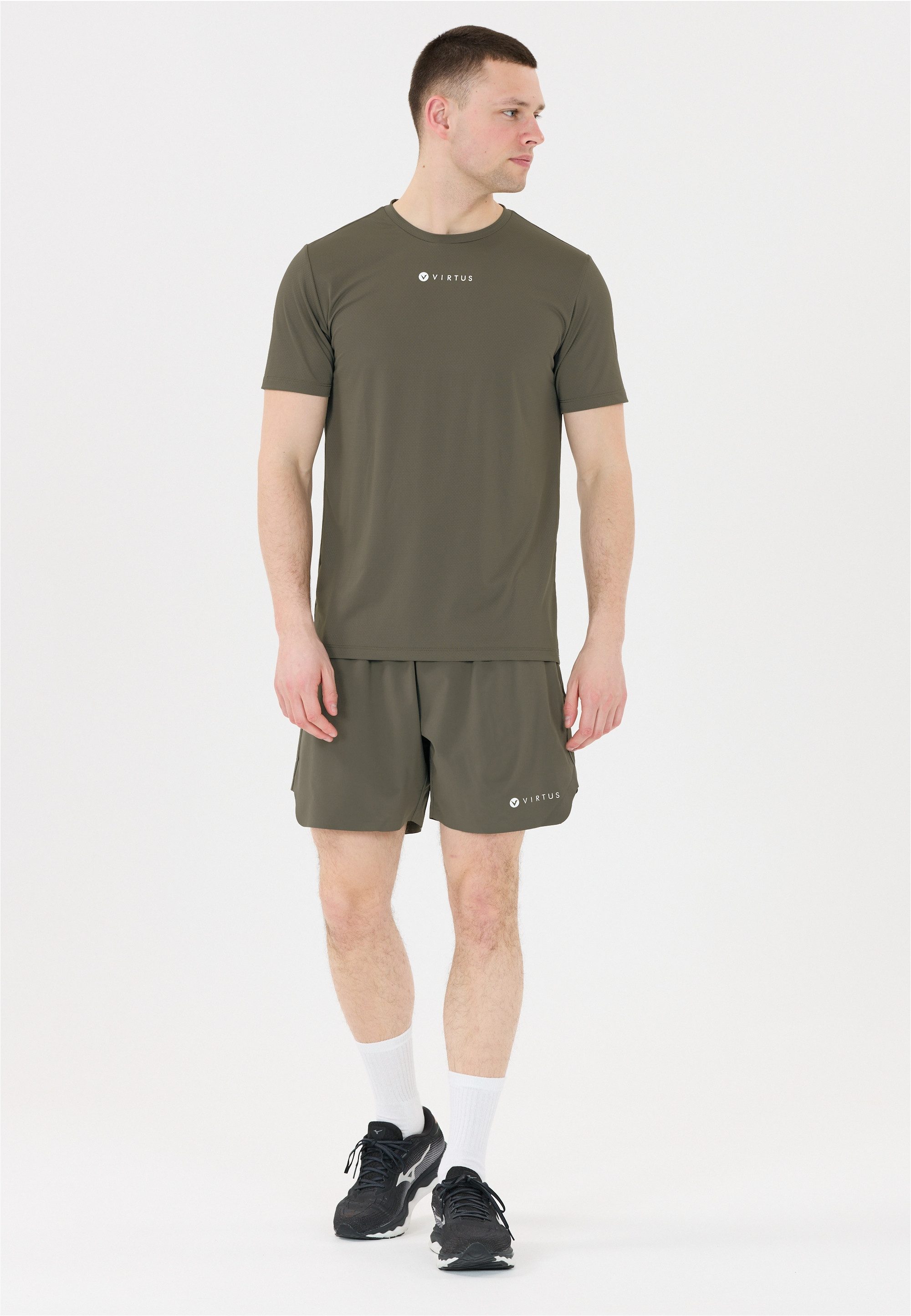 Virtus Shorts Spier mit feuchtigkeitsregulierenden Eigenschaften günstig online kaufen