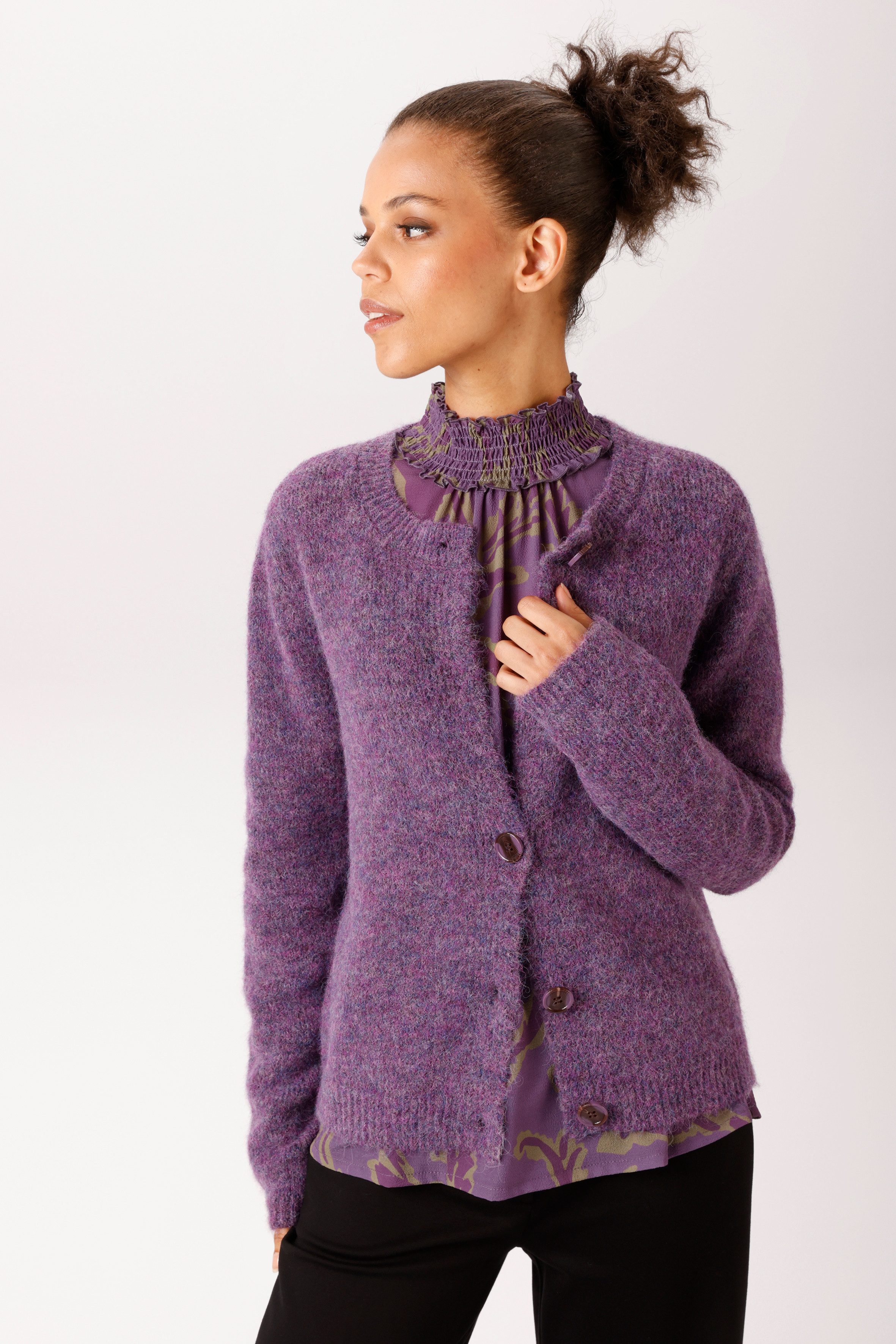 Aniston CASUAL Strickjacke aus bunt meliertem, flauschig weichem Garn - NEUE KOLLEKTION. € 39,99, (€ 39,99 pro 1 Stk).